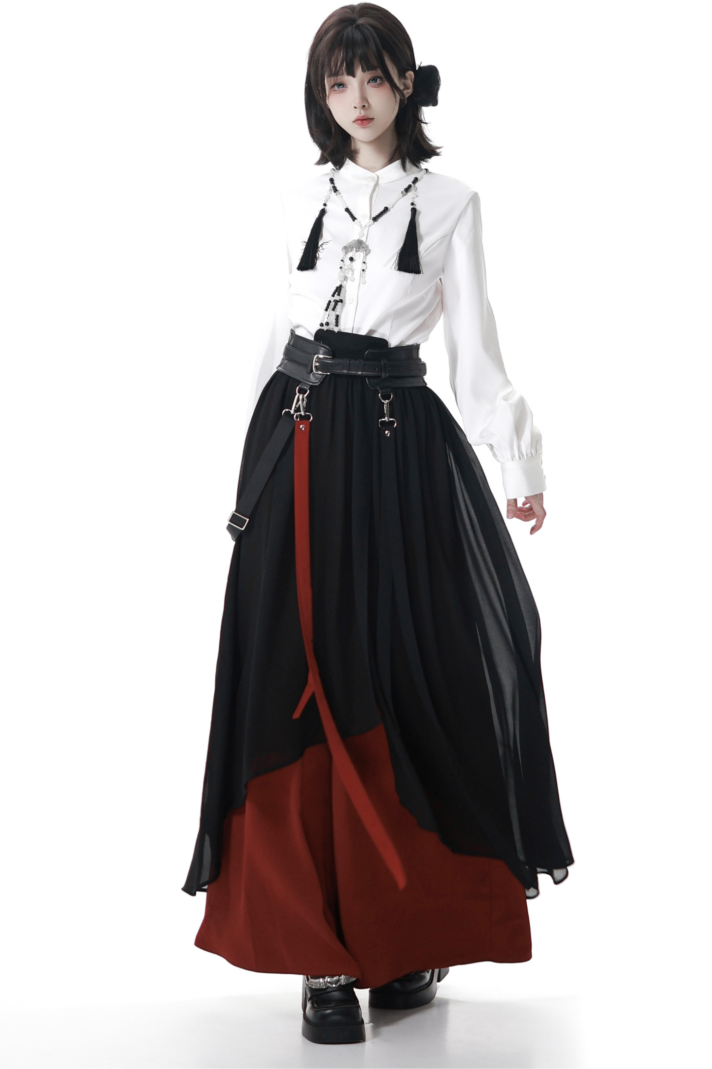 Dunkle China-Jacke + Hemd + Hose + Gürtel + Halskette