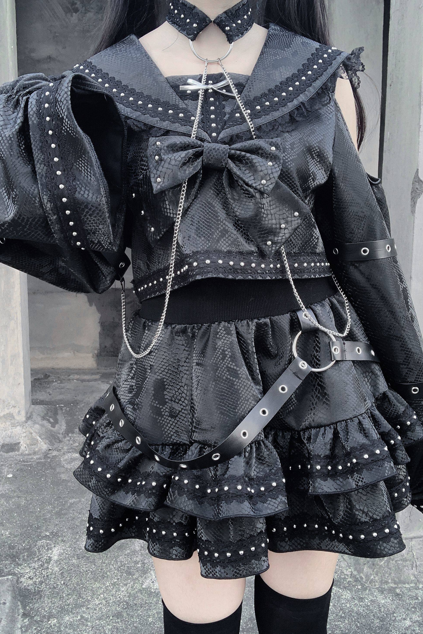 ダークレースアウトフィットトップス+スカート