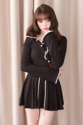 세일러 칼라 탑 + 플레어 스커트
