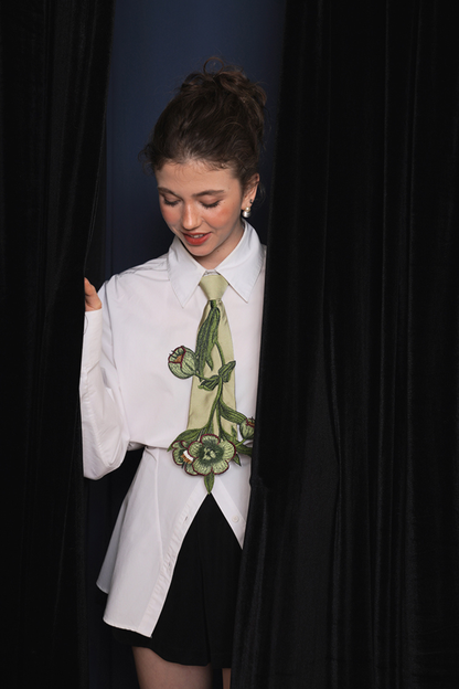 Retro flower art tie