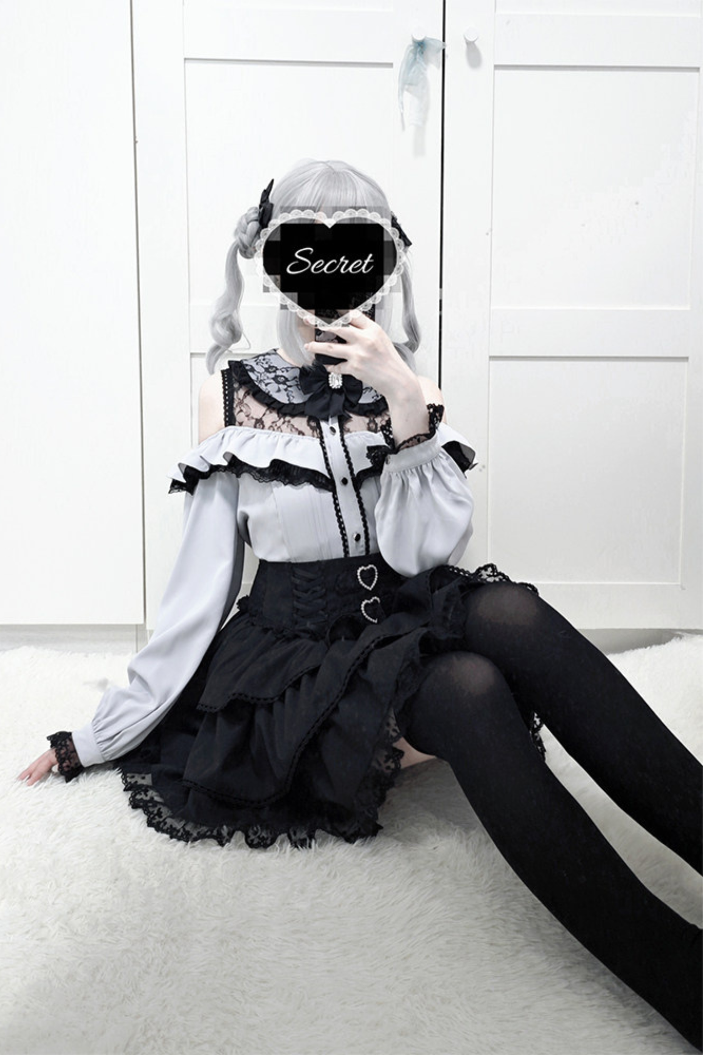 Schulterfreies Spitzenhemd + Rock