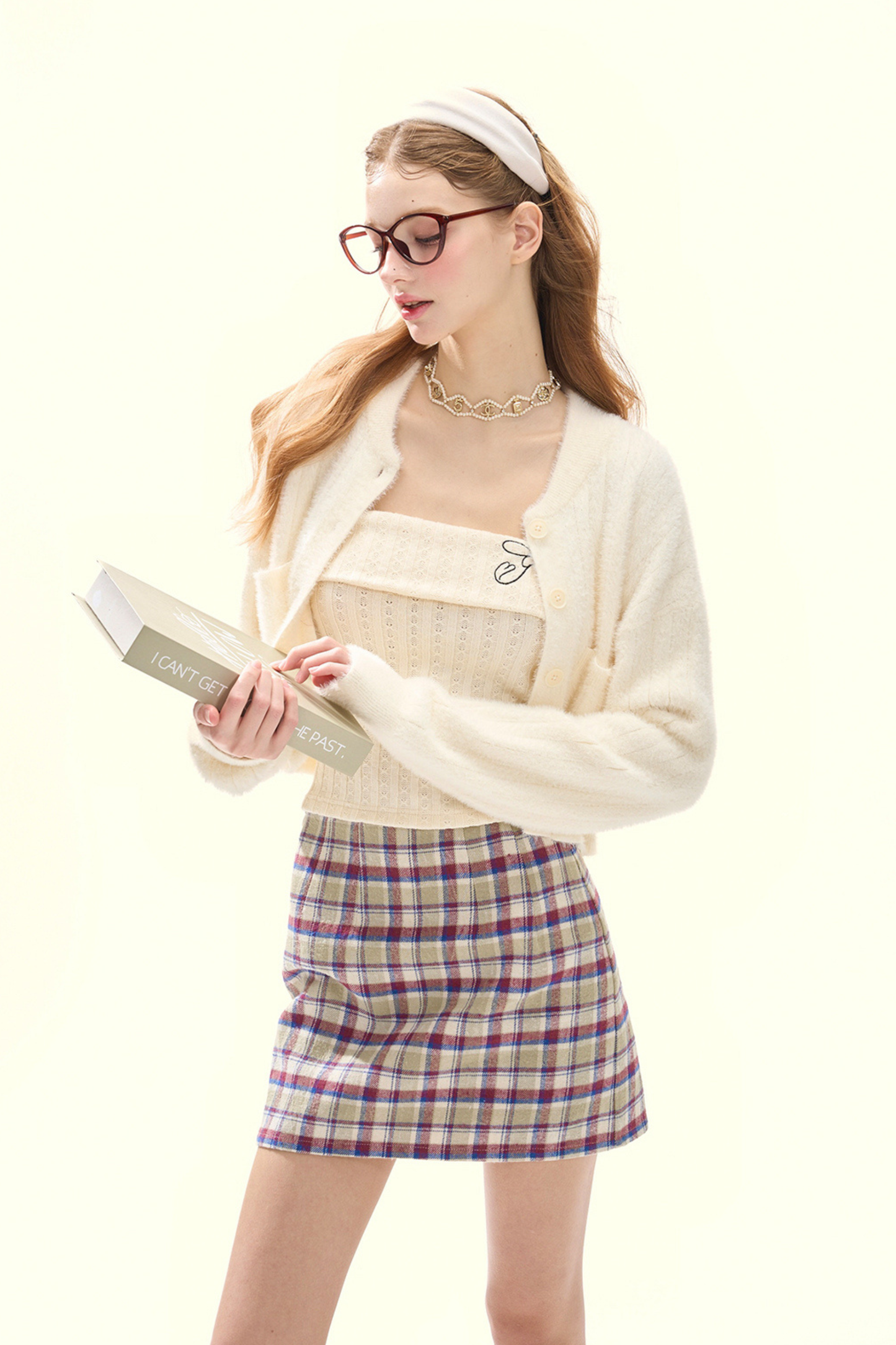 ミルキーホワイトミンクニットカーディガン+タイトスカート