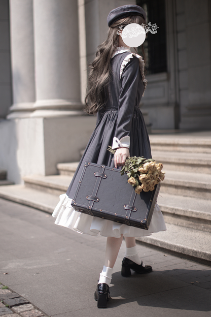 エレガントクラドレス+ケープ+蝶ネクタイ+ベレー帽+バッジ