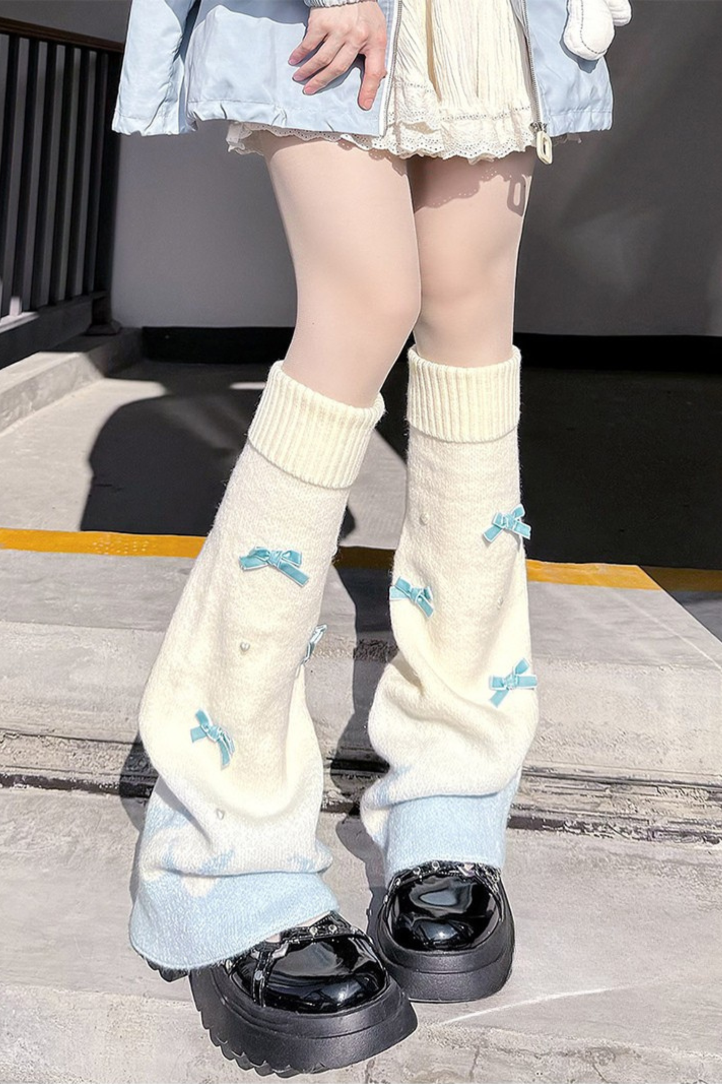 Milk gradation ribbon leg cover