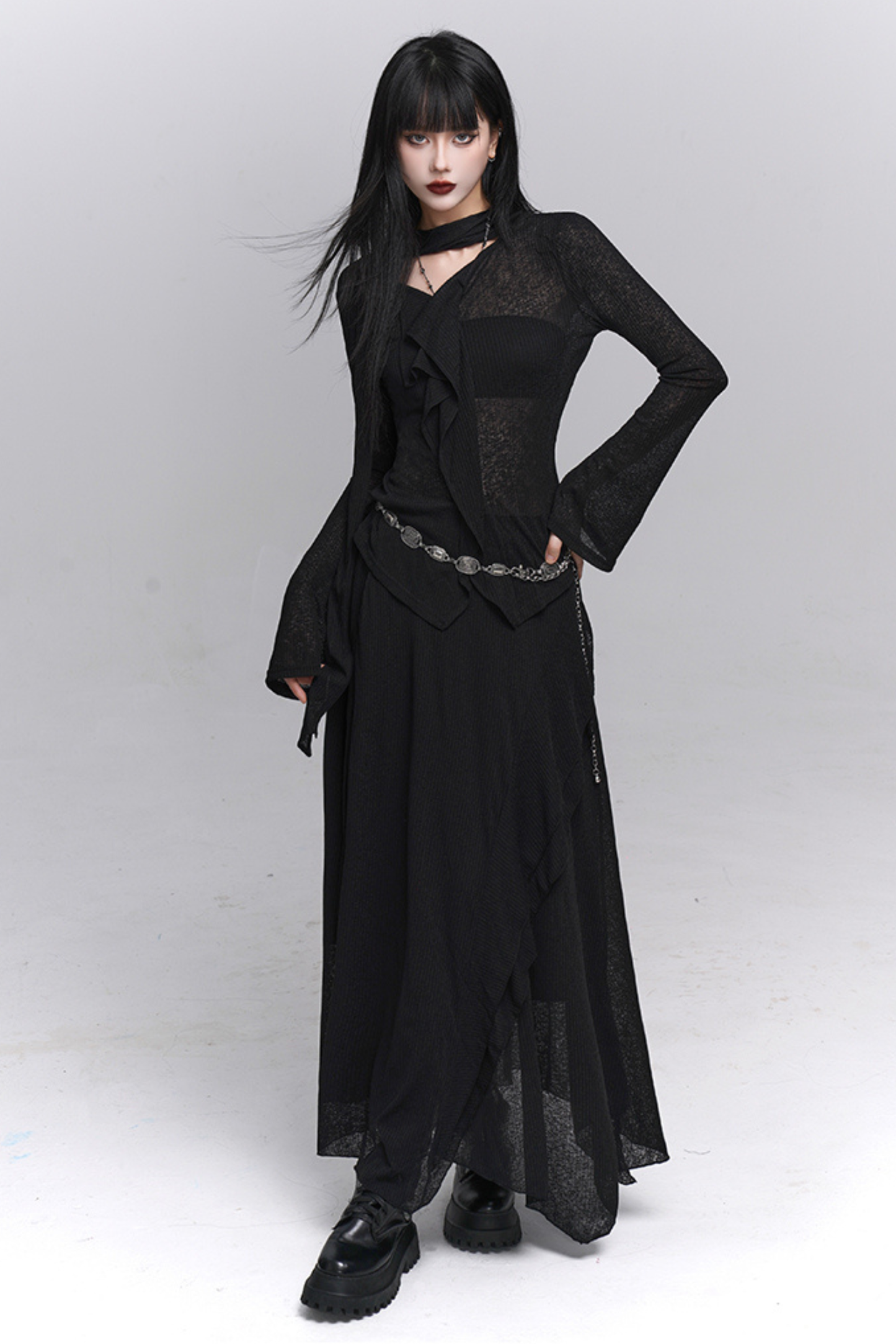 ダークシックトップス＋ロングスカート