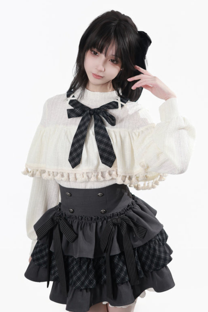 Schulterfreies Kapuzenoberteil + Rüschenoberteil + Stufenrock + Unterhemd