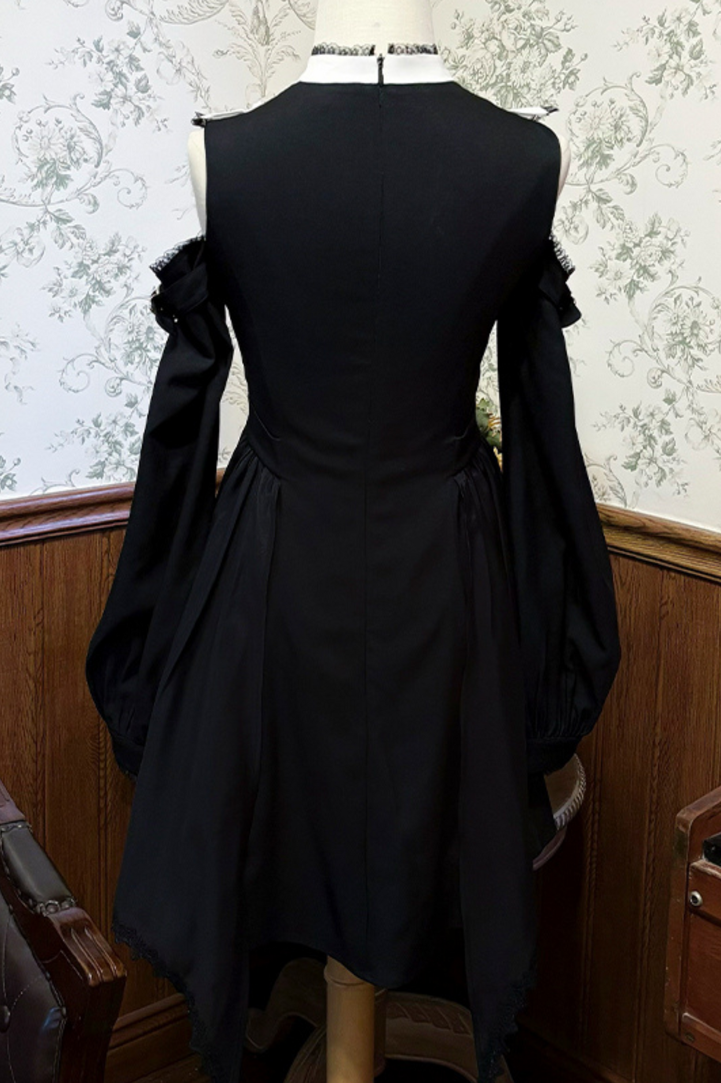 Subculture Dark Lace Off-the-shoulder Dress