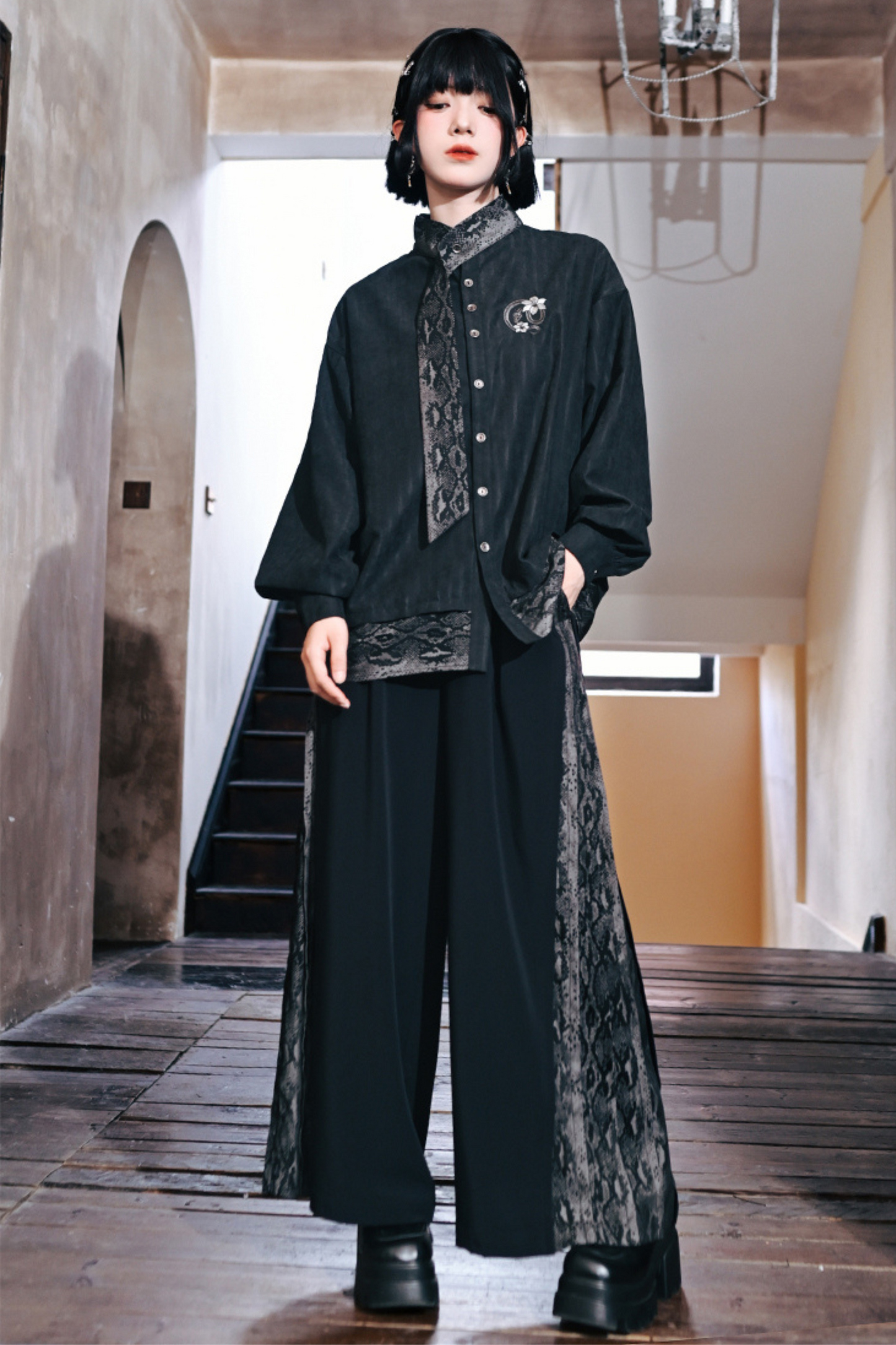 プライシングスネークプリントスカーフシャツ