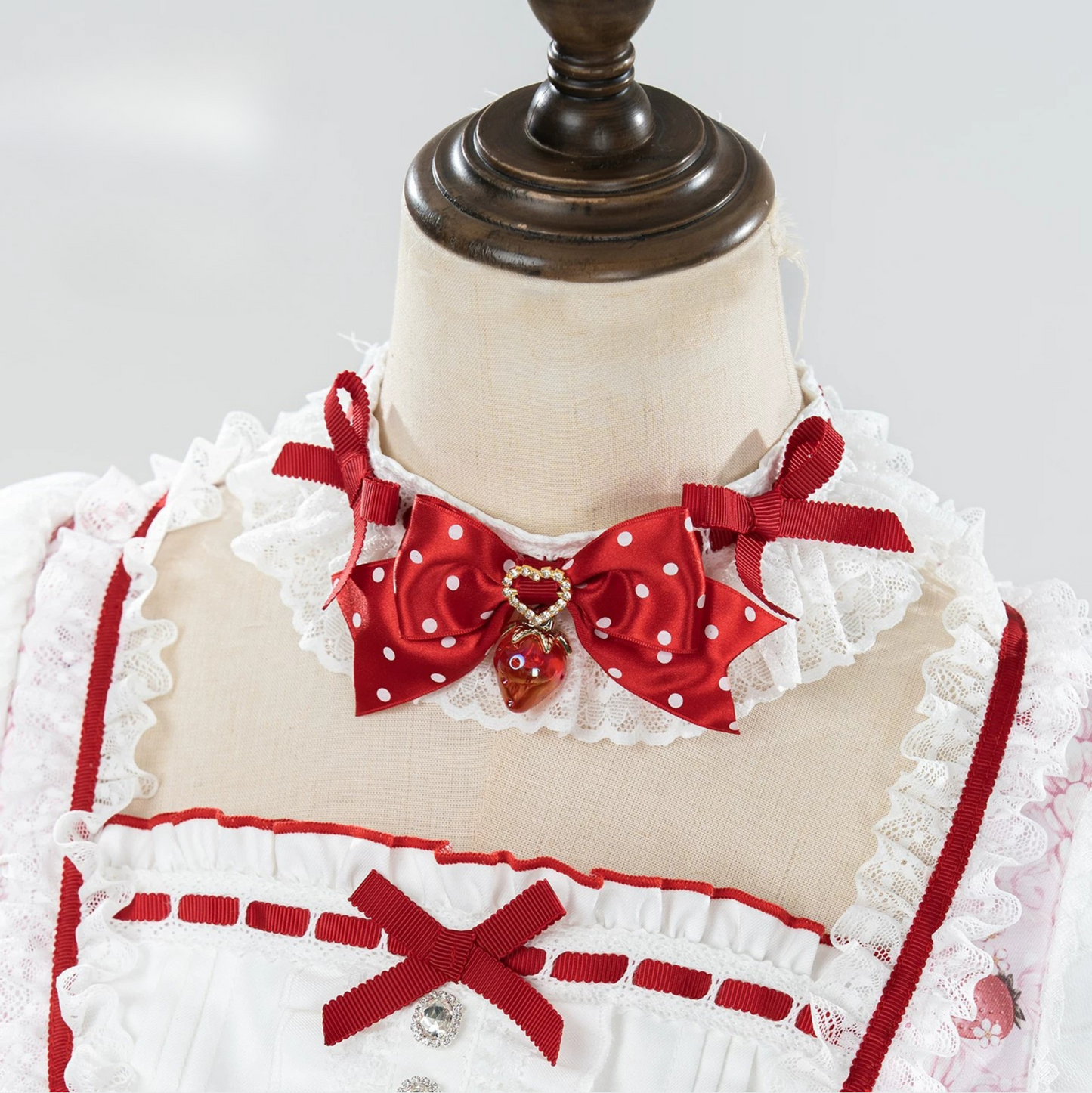 [Vorbestellung bis 3. April] Strawberry-Story-Lolita-Kleid + Accessoires