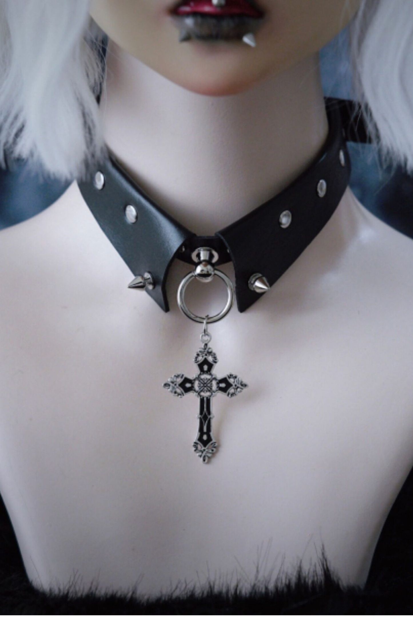 ストレンジクロスチョーカー