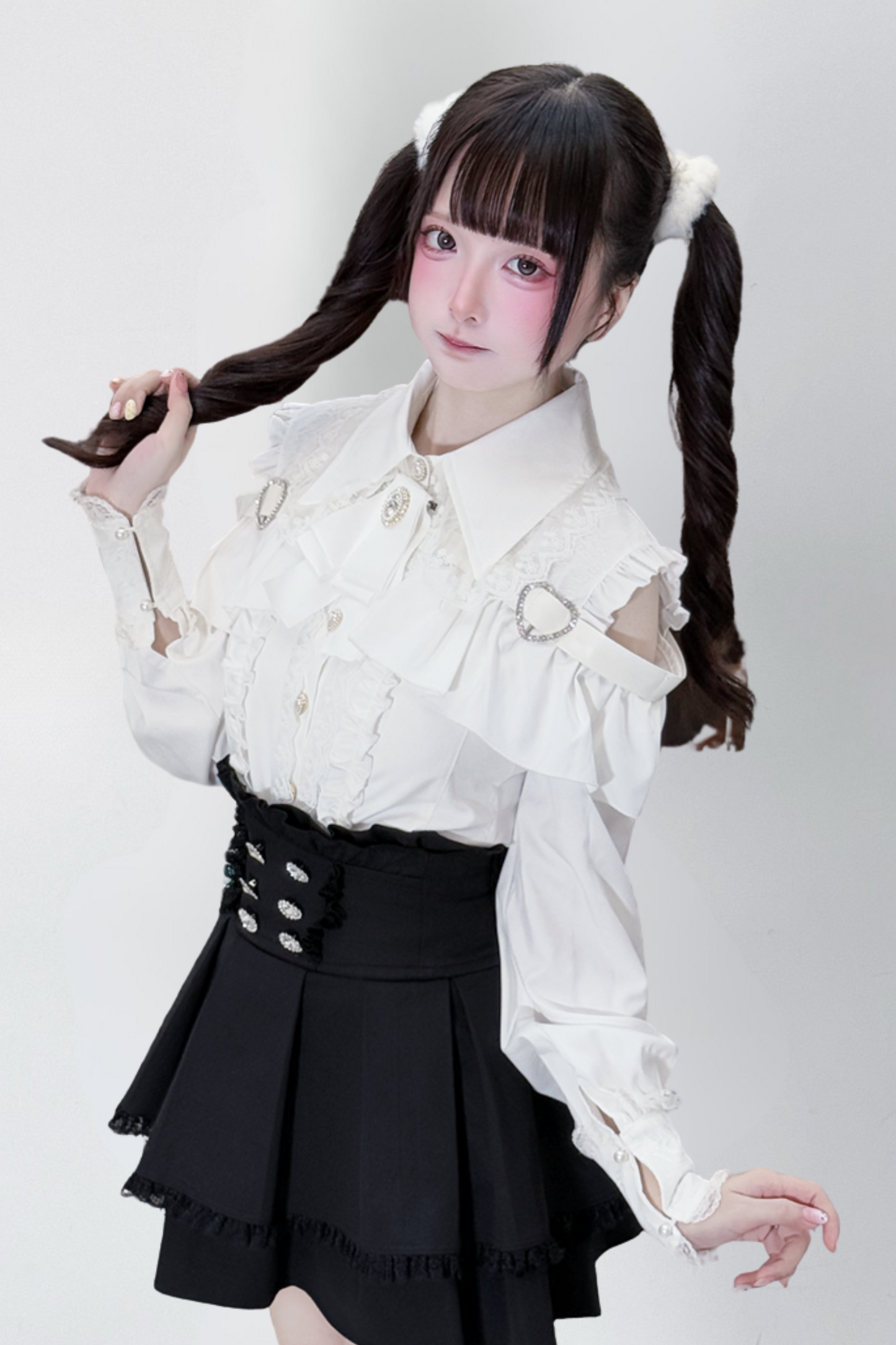 [Deadline for reservations: October 15] Open Shoulder Heart Leather Strap Ruffle Ribbon Shirt