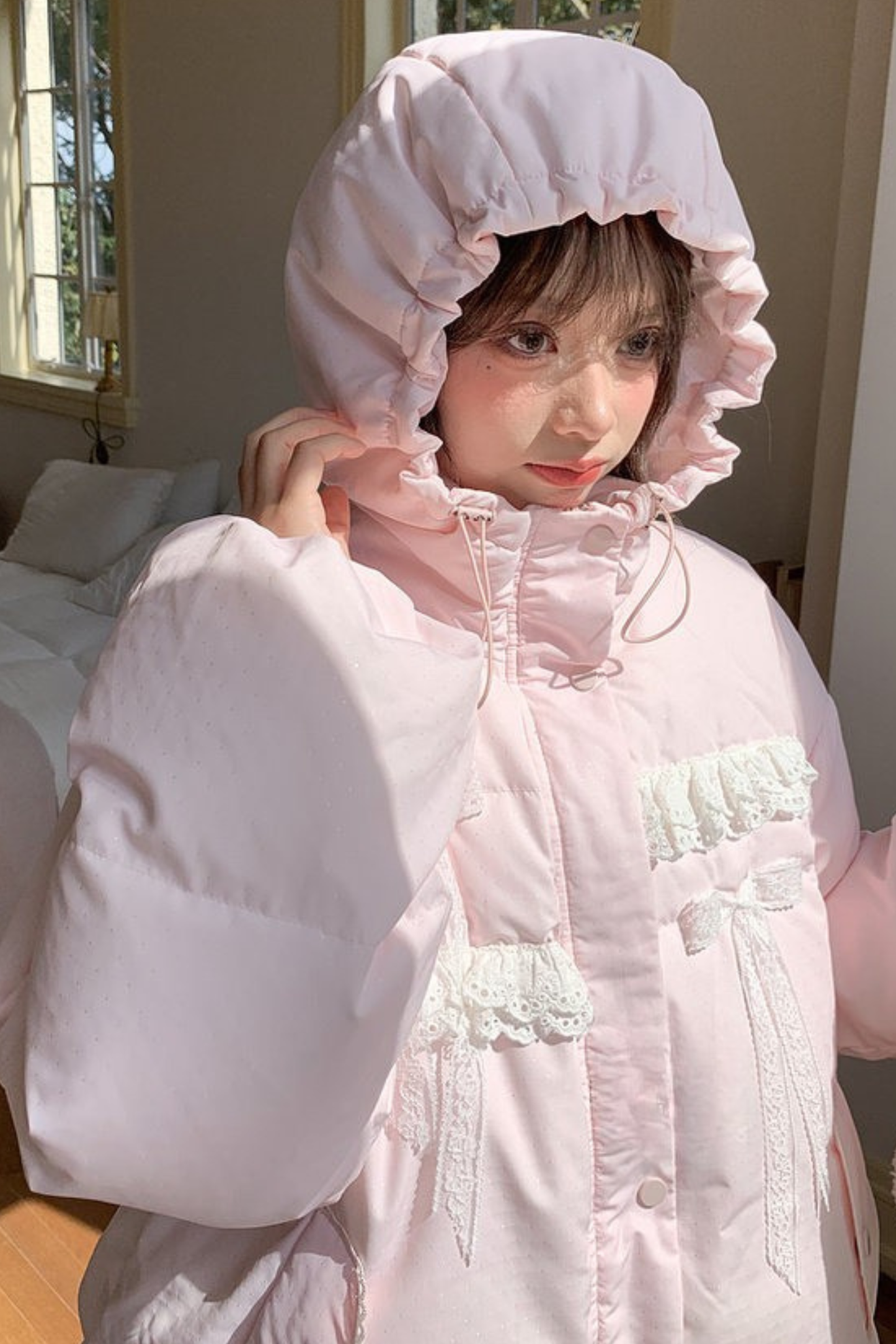 レースフード付きダウンジャケット