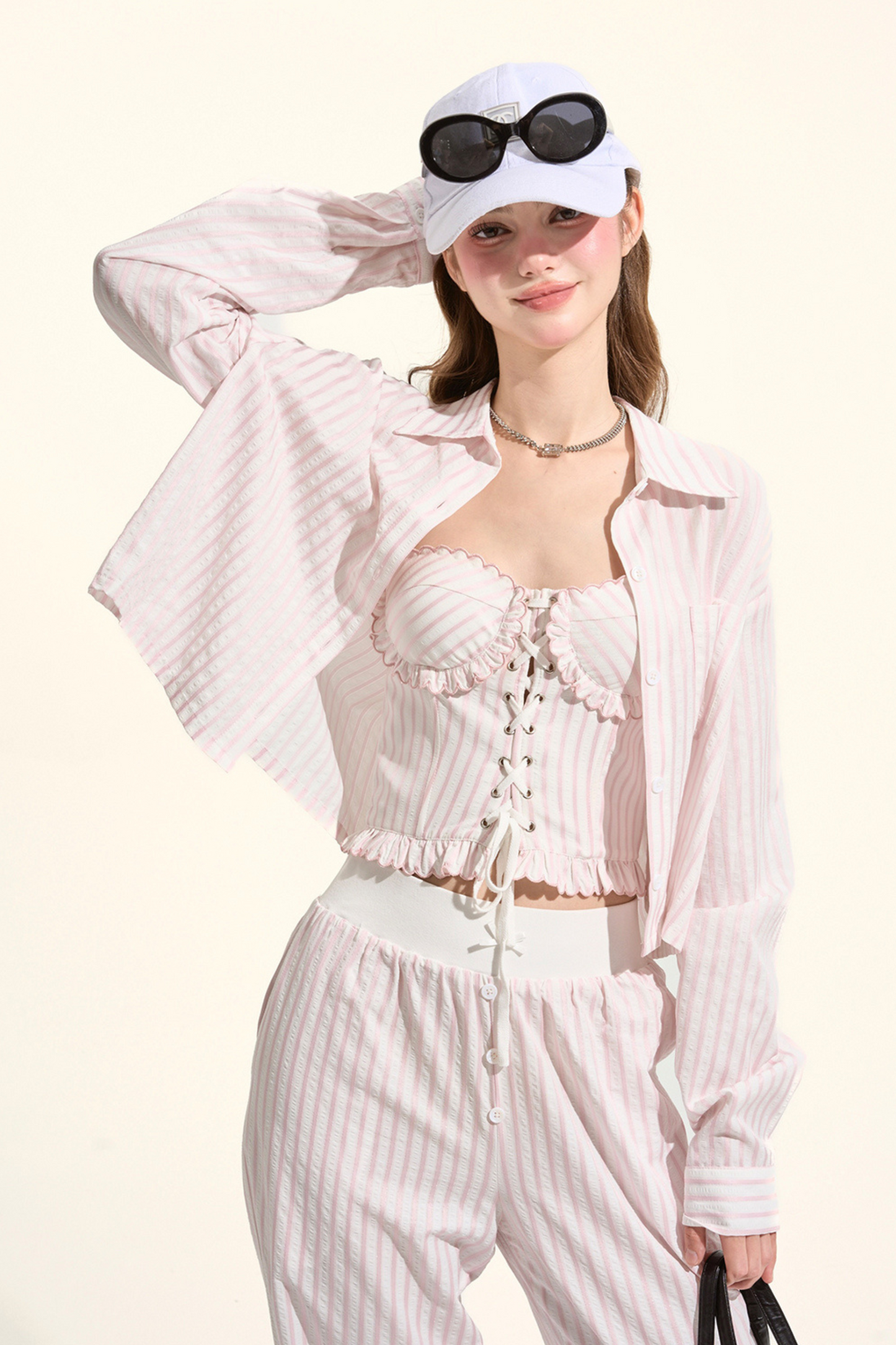 ストライプシャツ+ルーズパンツ+バンドゥ