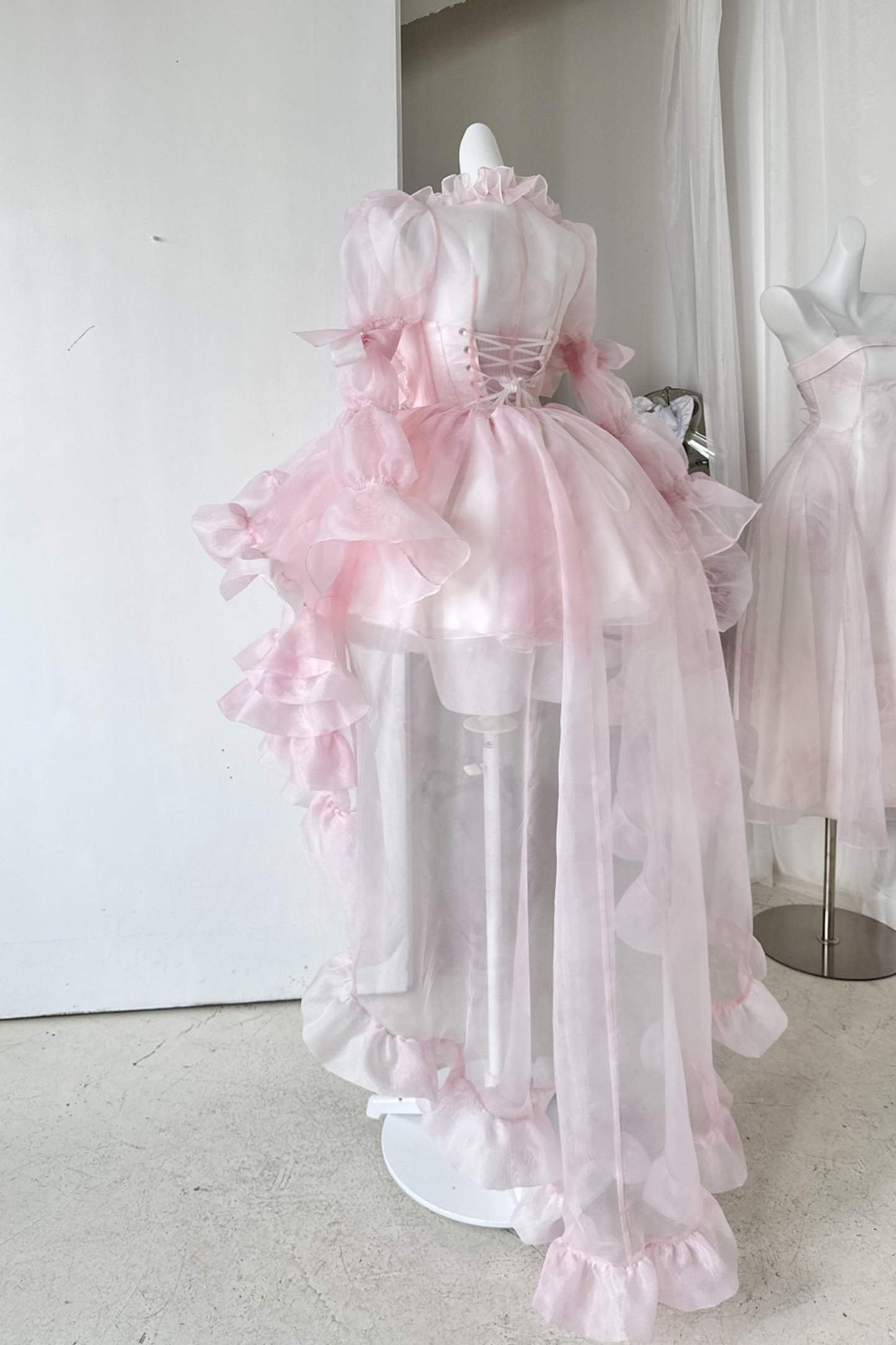 ライクハートローゼルフラワースピリットアローントレイリングコート