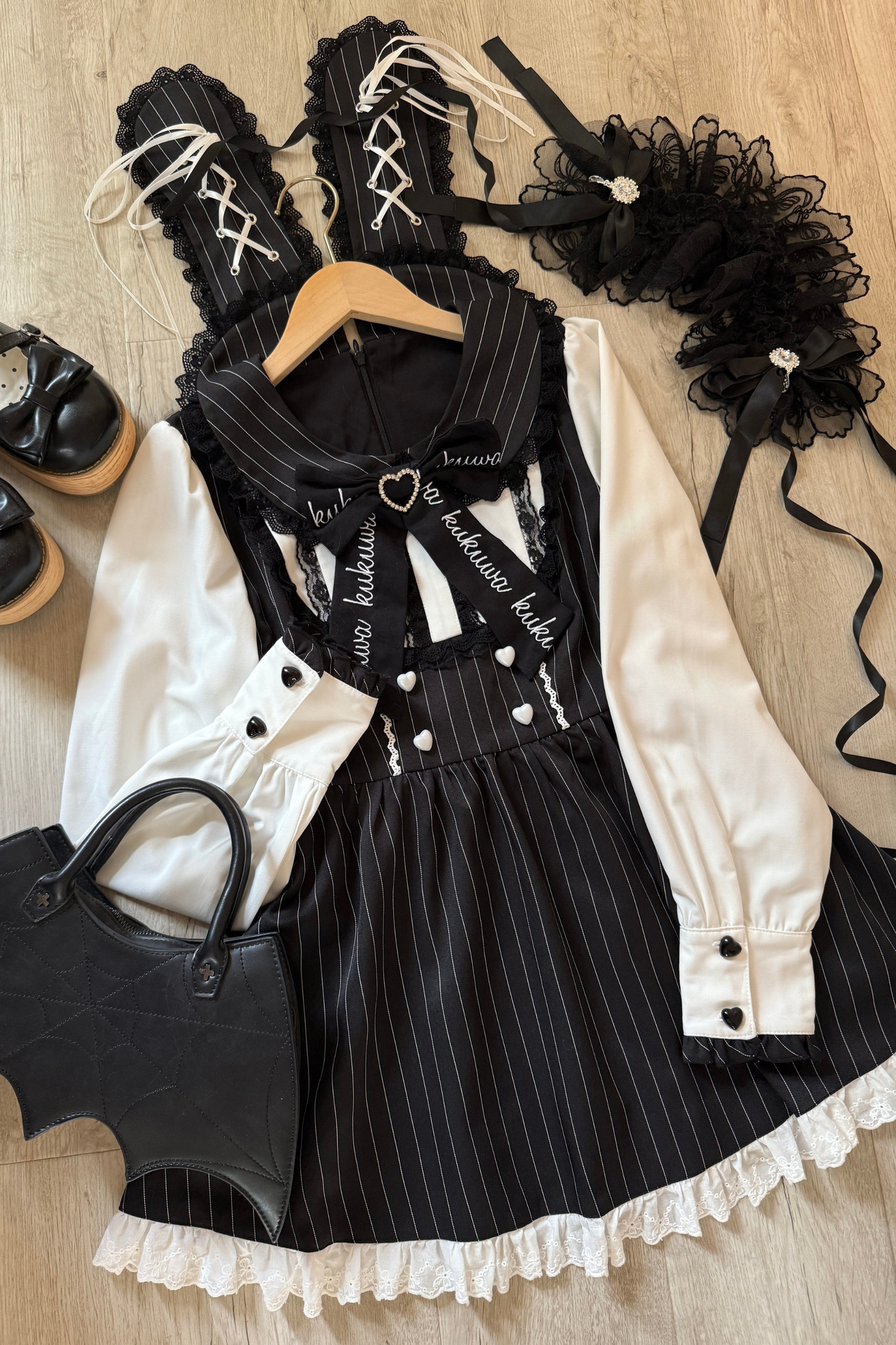 ダークエンジェルレースアップドレス+エプロン+セーター