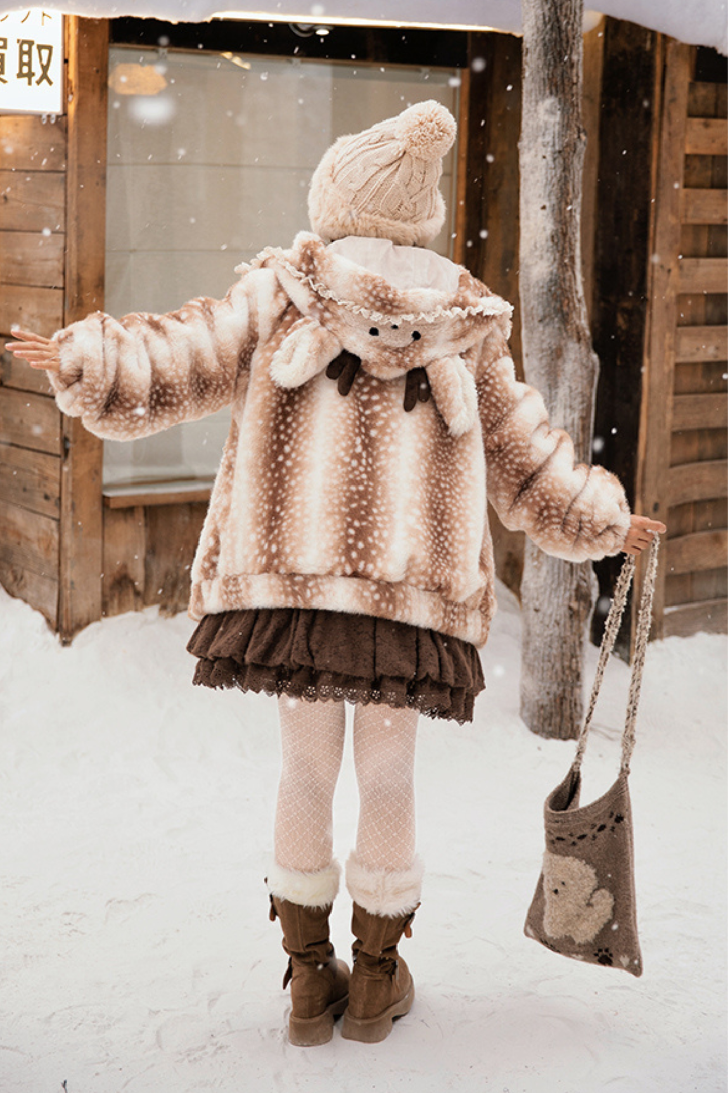 鹿柄フード付きホーンバックルファーコート