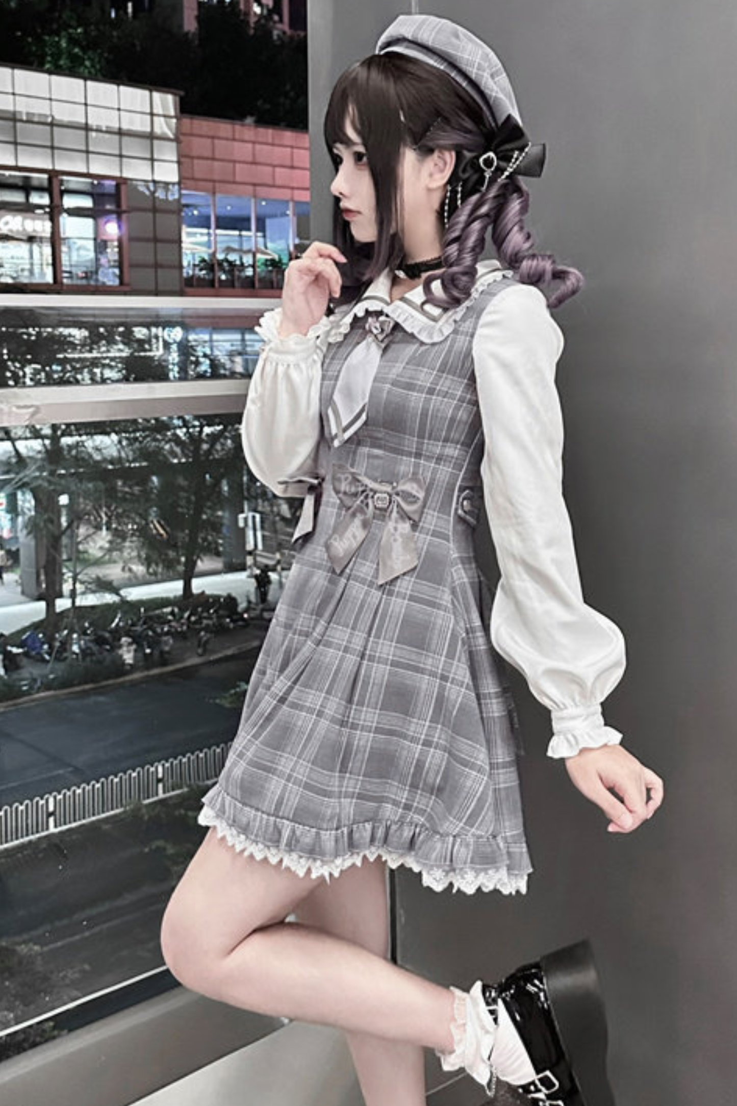 Kariertes Süß-Cape-Design-Kleid