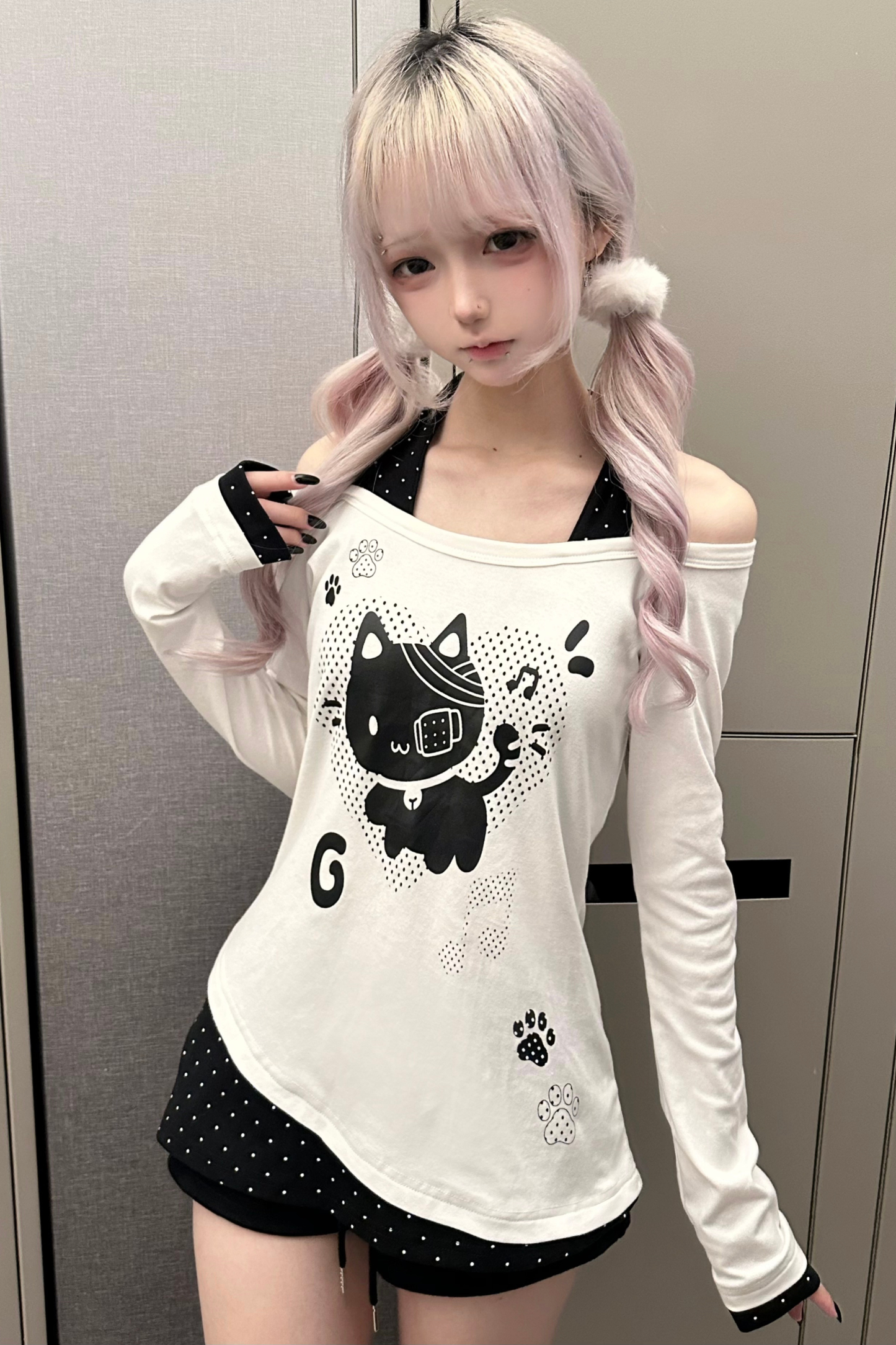 キャットオフショルダートップス