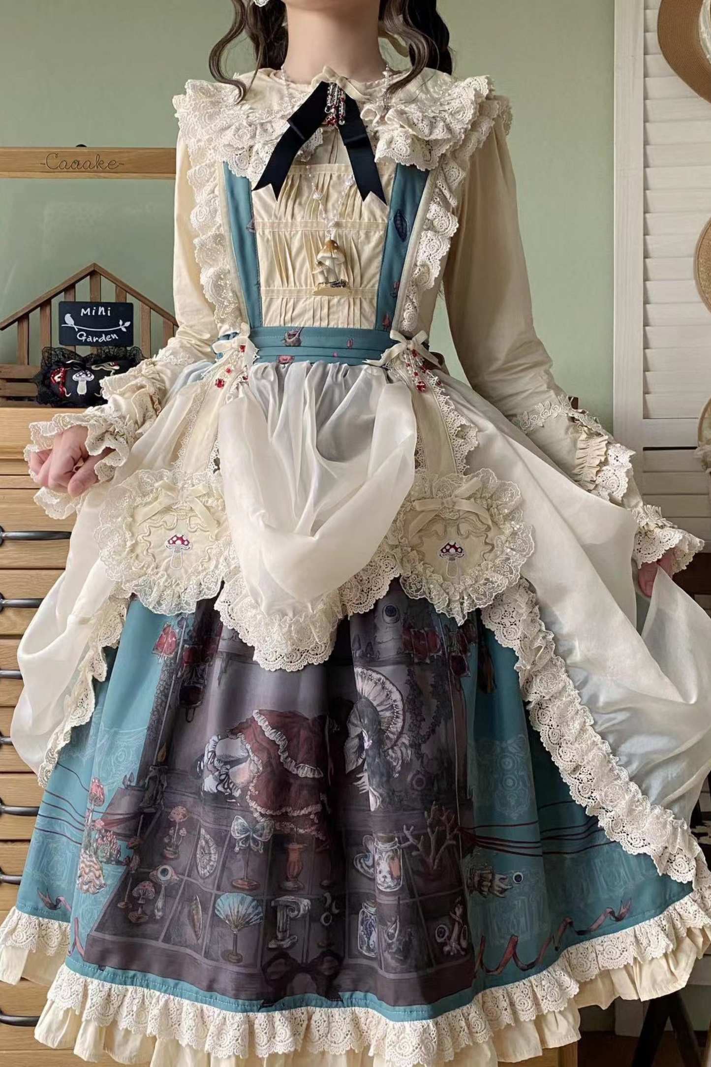 リフティングビーズゴシックストラッププリントドレス