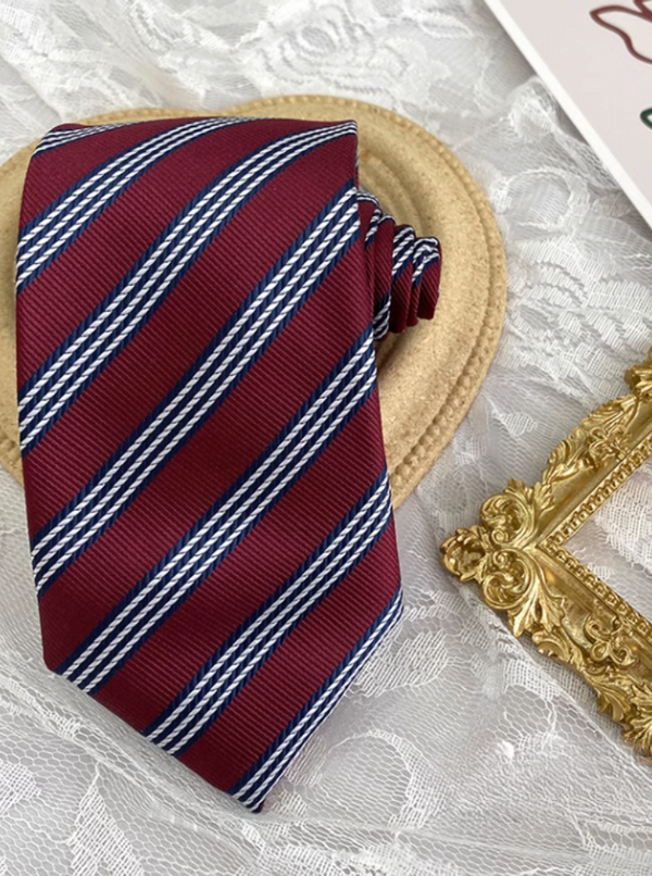 ストライプネクタイ