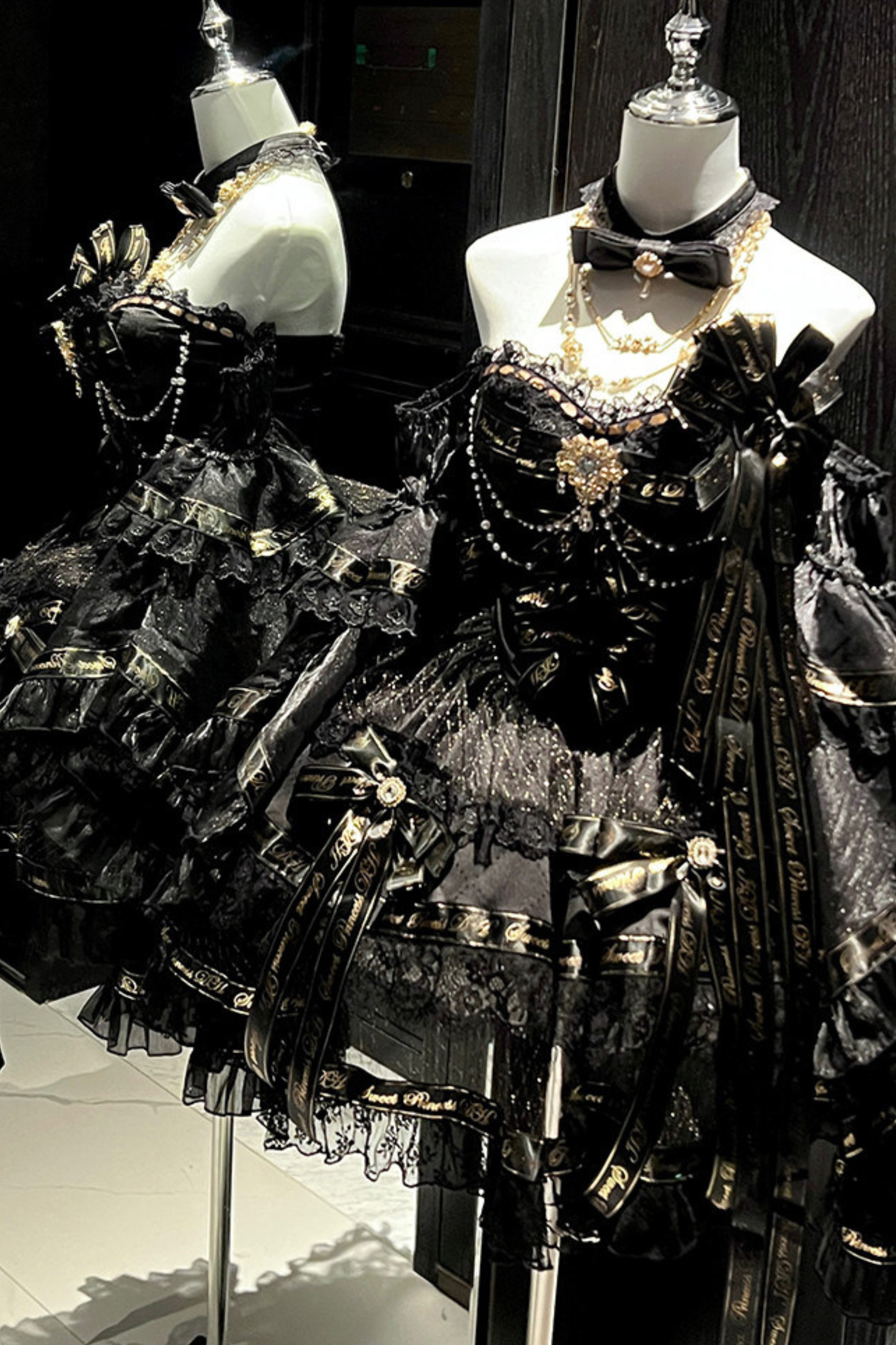 ゴールデンゴシックドレス+チョーカー+スリーブ+バッジ