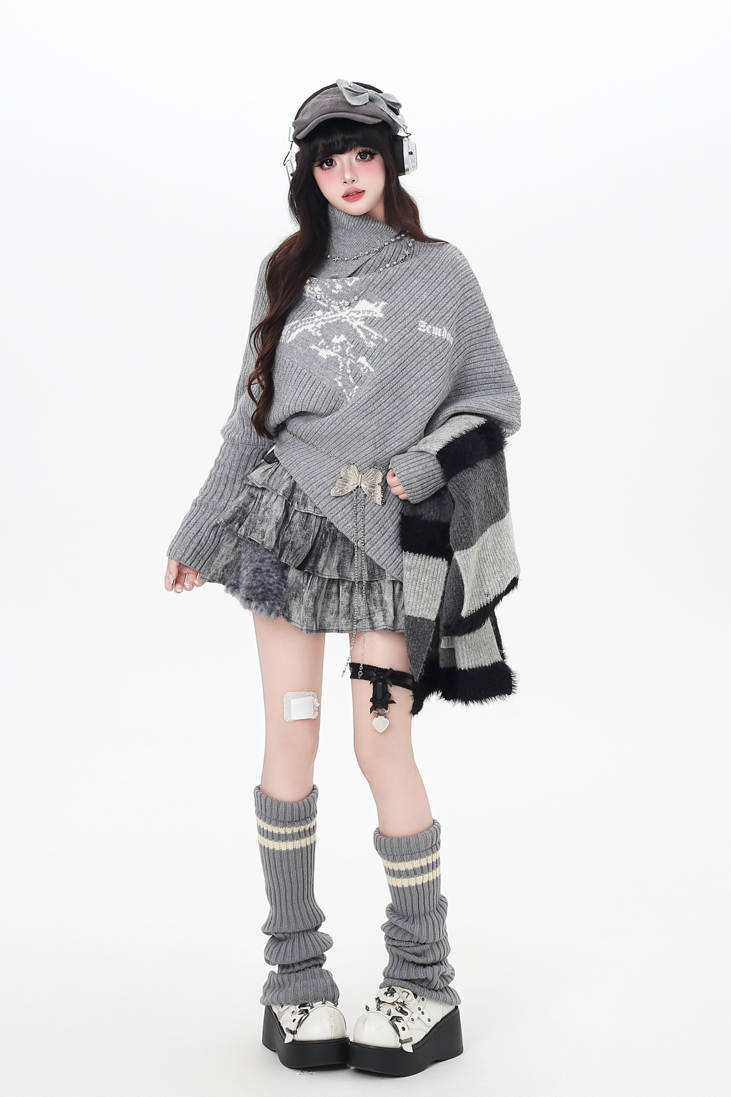 タートルネックルーズニット