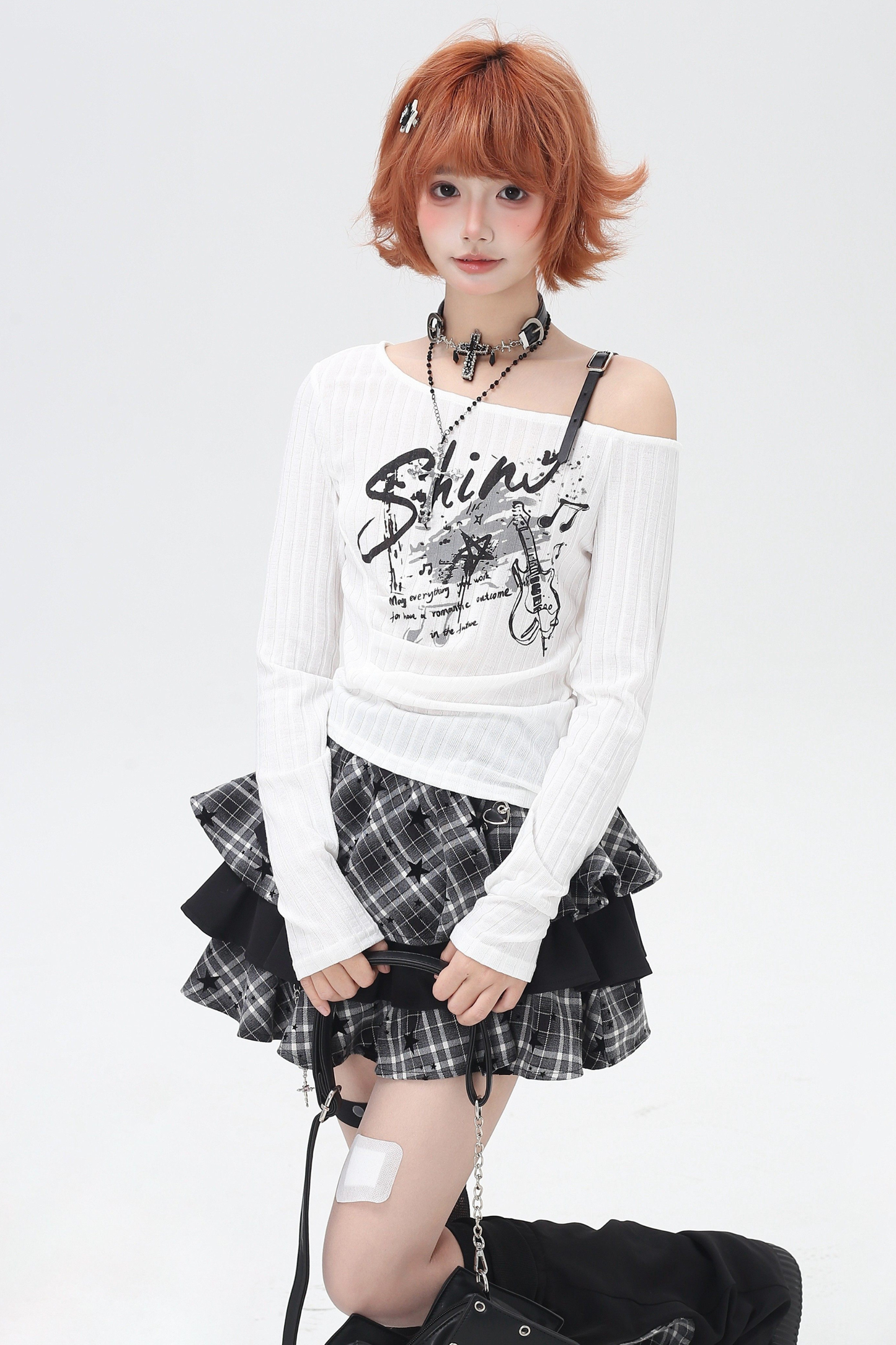 レザーオフショルダートップス