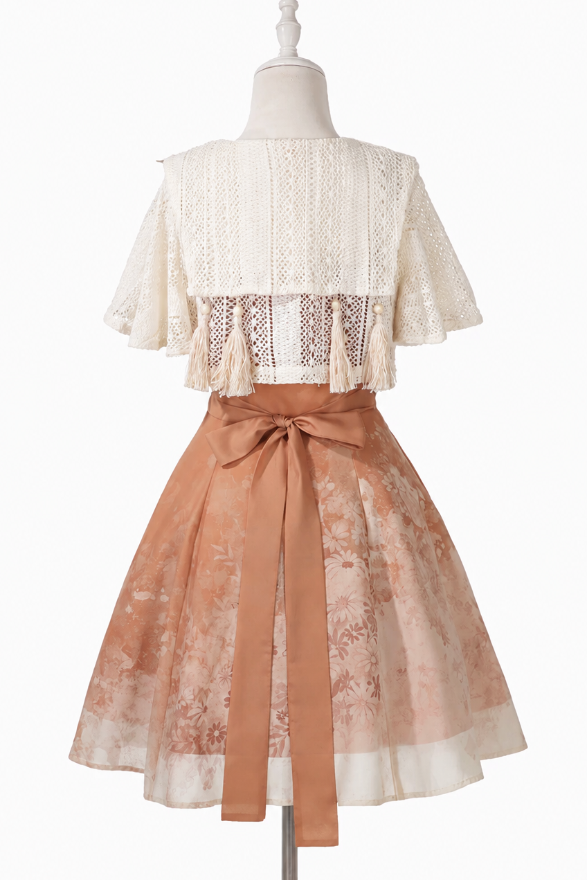 Sonnenbeschienenes Blüten-Hanfu-Kleid-und-Umhang-Set