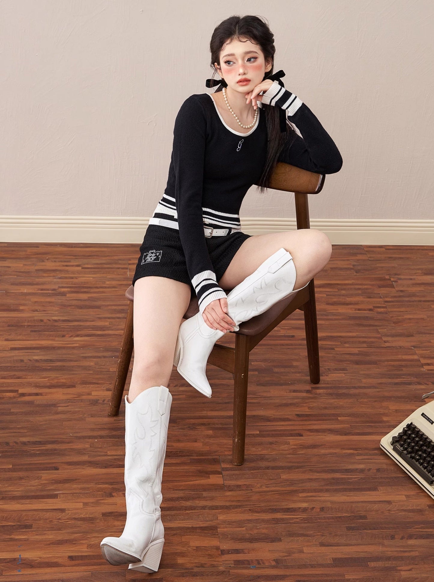 College contrast color sweater + shorts