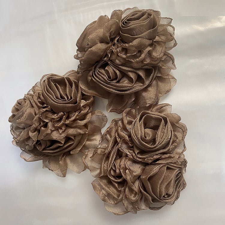 【12月23日予約締切】トワイライトレインロマンティックローズハイネックカラー付きフリルケープ