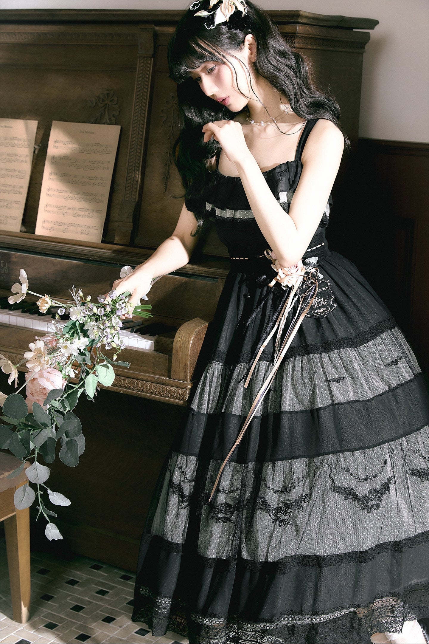 【Cierre de reservas: 22 de junio】Vestido romántico en capas con bordado floral azul/negro