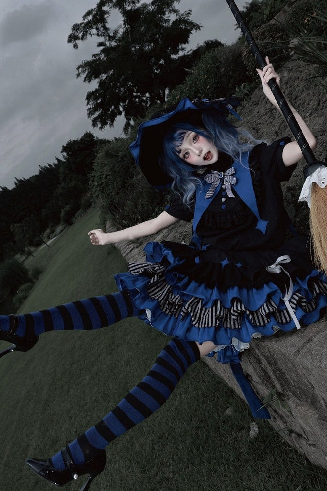 【8月29日予約締切】White x Burgundy / Blue x Black Gothic Doll Lolita Witch Asymmetrical Ruffle Dress Full Set （with Pointed Collar + Bow Tie + Waist Belt）