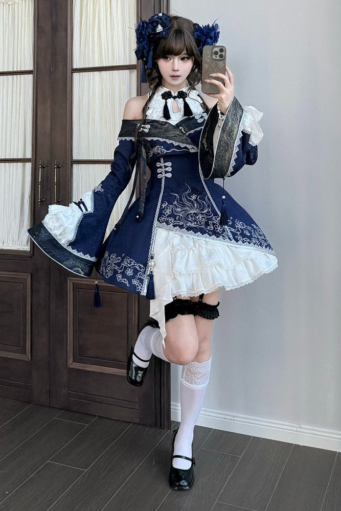 [Reservierungsschluss am 9. Oktober] Dunkelblau-weißes Gothic-Chinese-Lolita-Kleid mit Stickerei eines neunschwänzigen Fuchses + schulterfreie Jacke mit Glockenärmeln im Set