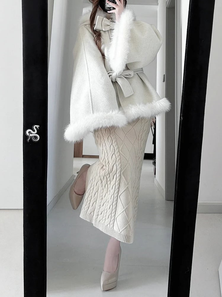 [Deadline for reservations: December 18] Bunny Ear Hoodie Fur Ribbon Cape Coat