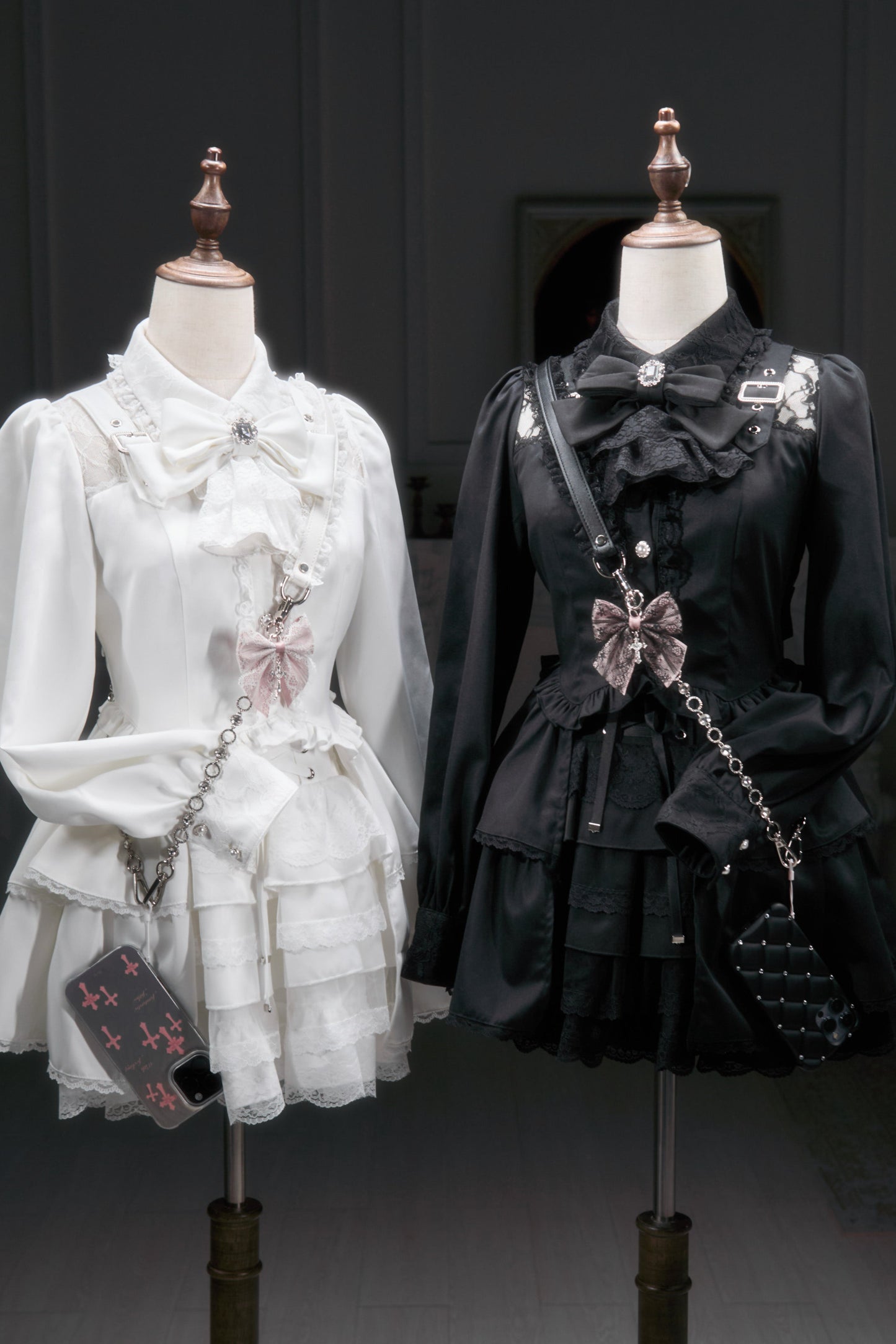 [Reservations] Lace Buckle Shoulder Long Tail Light Gothic Ribbon Shirt