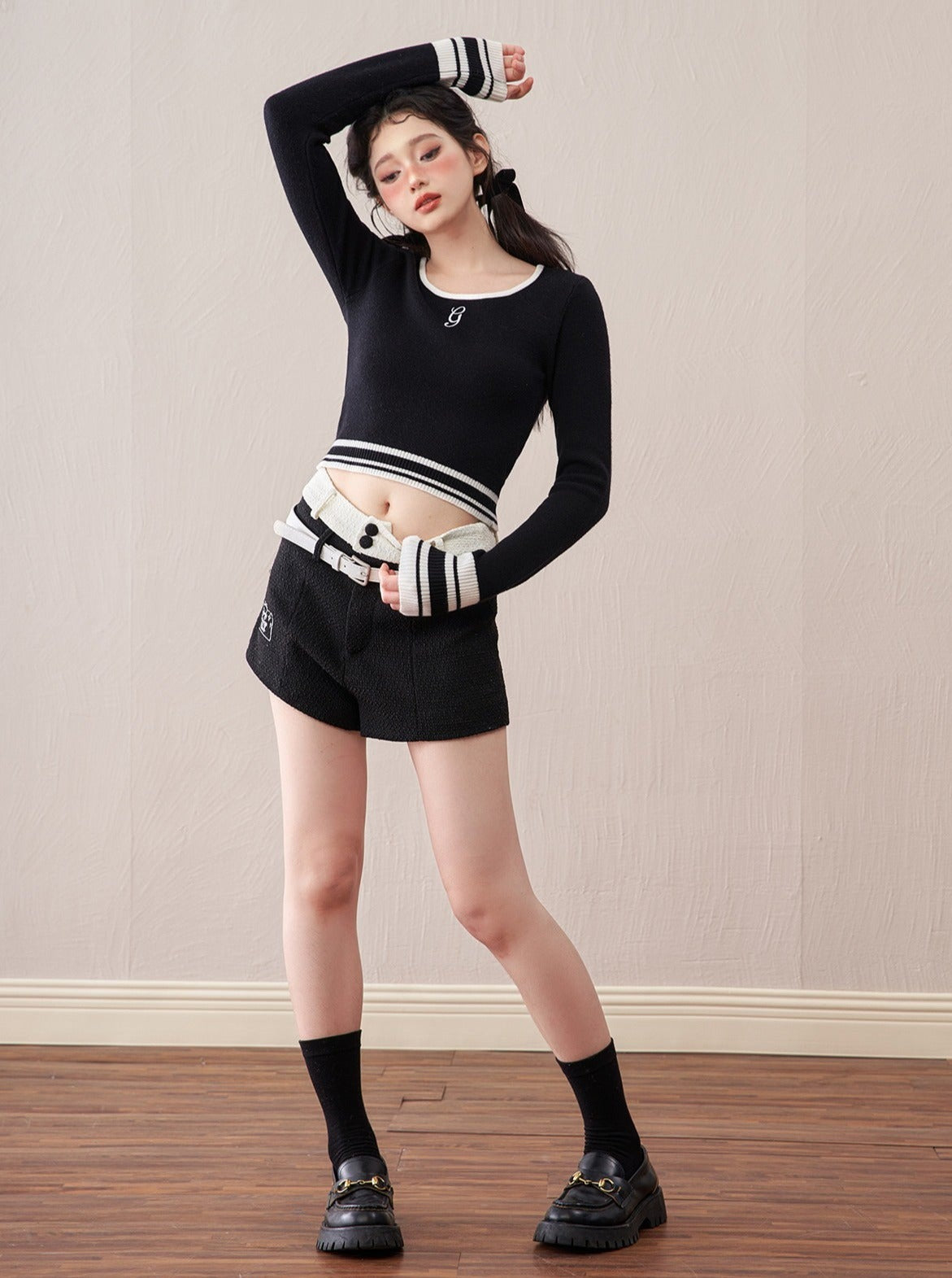 College contrast color sweater + shorts