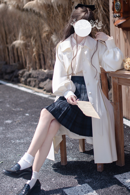 マントトレンチコート+シャツ+バッジ