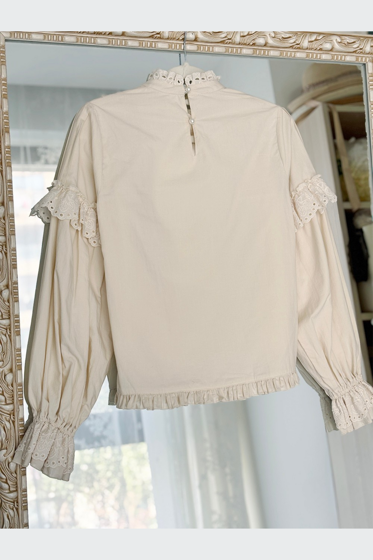 [Pre-order Deadline: January 31] Forest Berry Rabbit Series Lace Stand Collar Ribbon Shirt