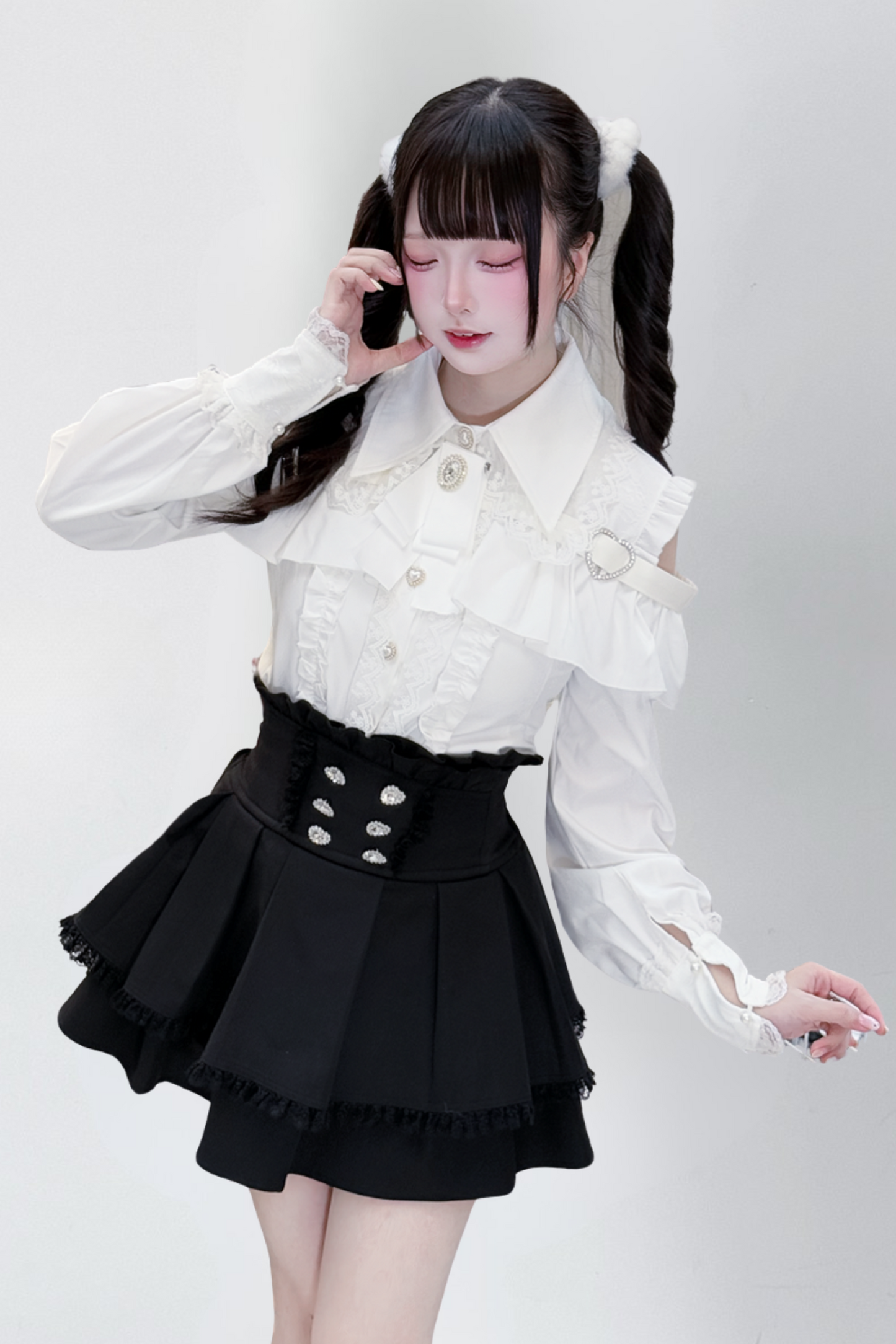 [Deadline for reservations: October 15] Open Shoulder Heart Leather Strap Ruffle Ribbon Shirt