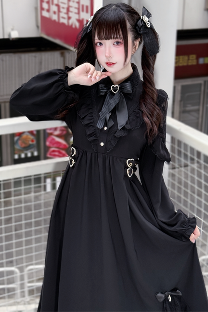 Elegantes langes dunkles schwarzes Kleid