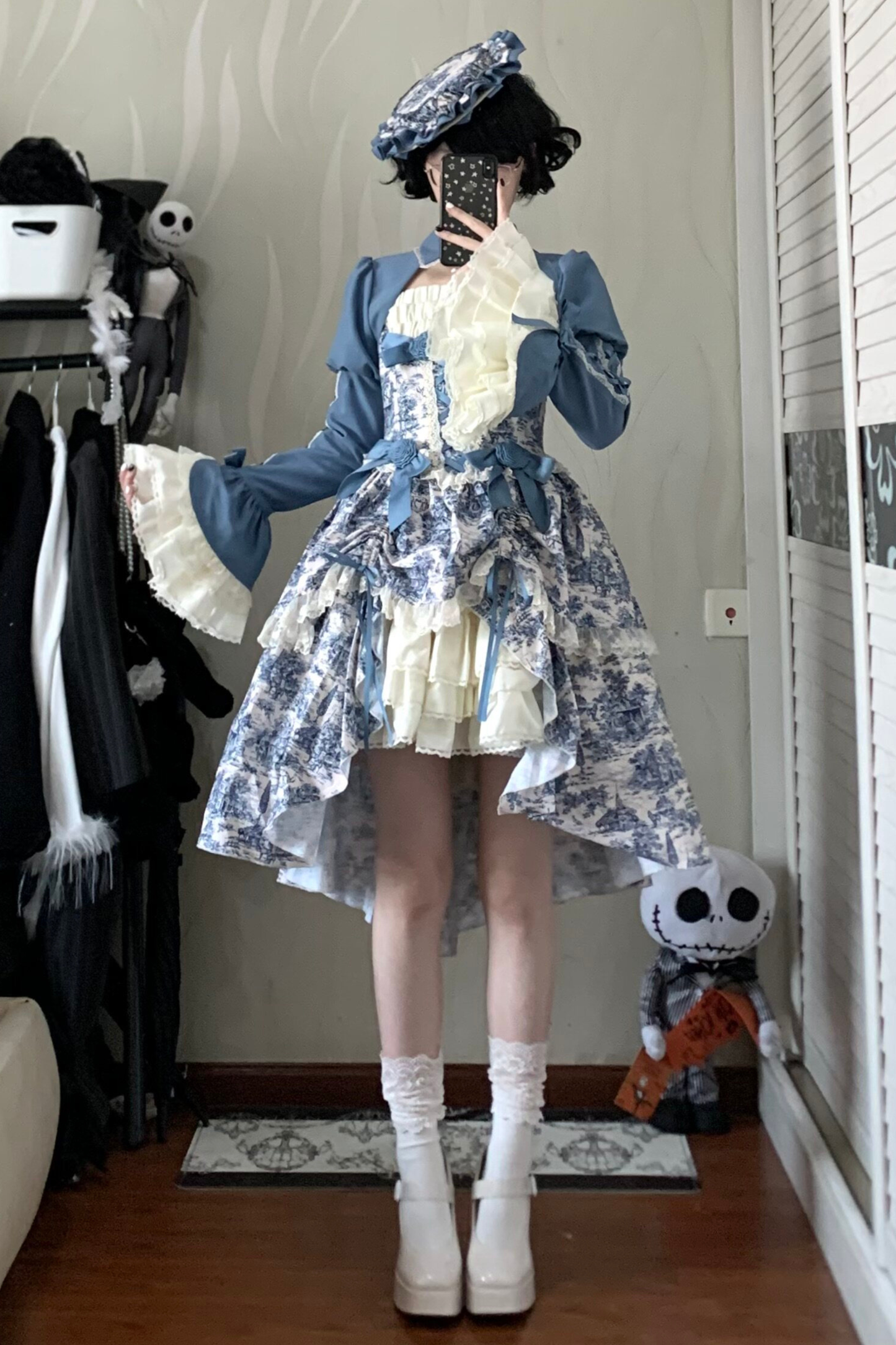 [Vorbestellfrist: 1. Maerz] Eleganter Asiatischer Lolita Traegerrock + Oberteil + Flache Muetze