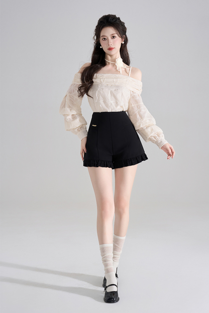 Blusa de encaje con un hombro descubierto francesa + Pantalones cortos con volantes