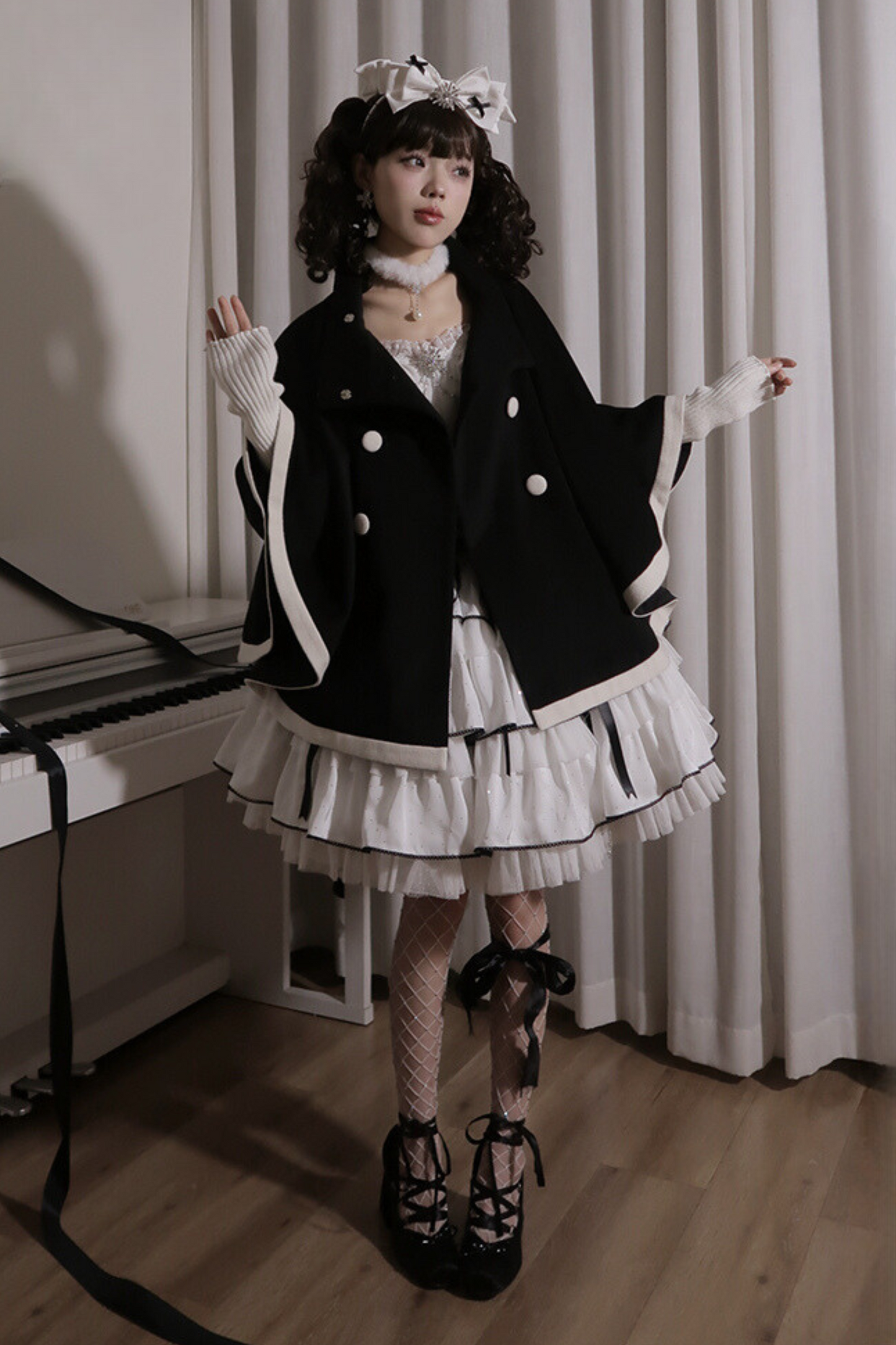 [Reservation deadline on October 18] Rose Elegant Footie Ribbon Cape Coat