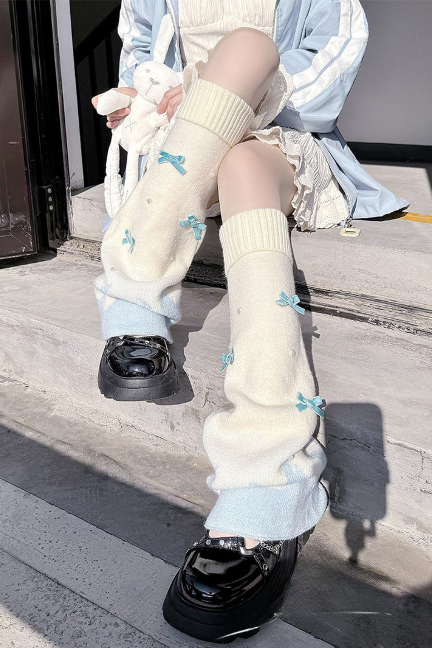 Milk gradation ribbon leg cover