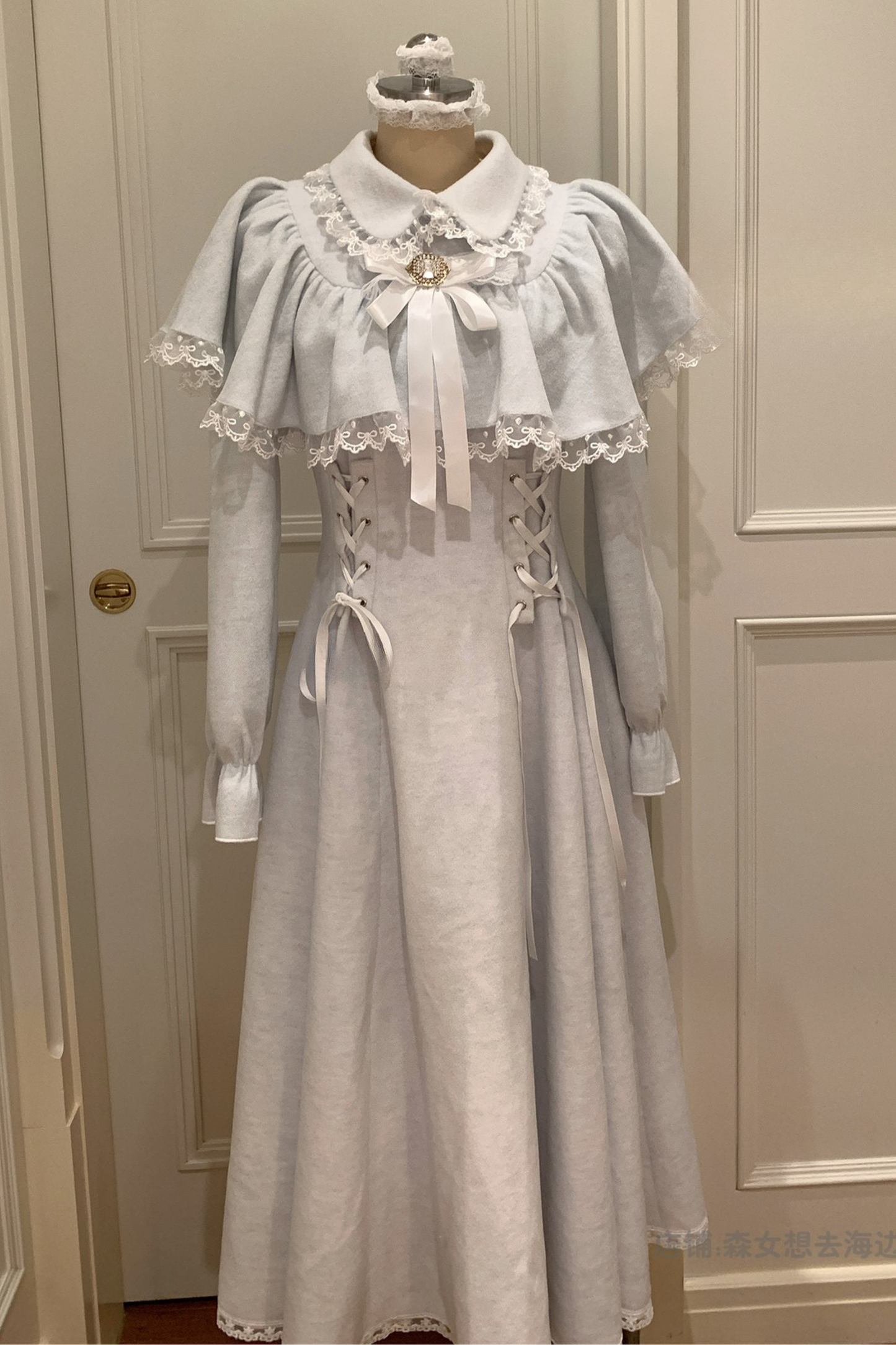 Lace-up Elegant Cape Dress