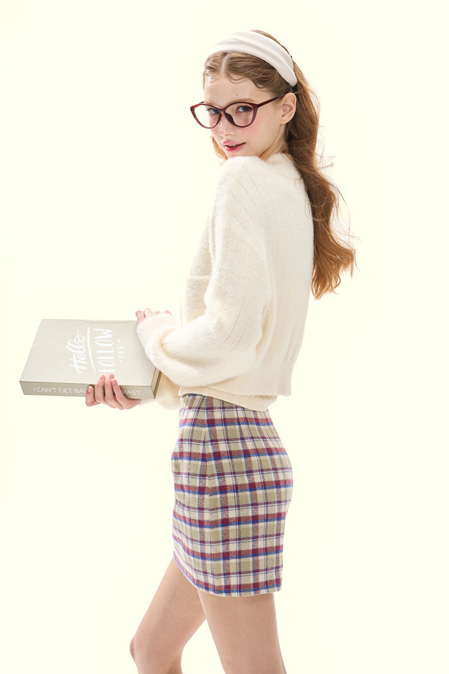 ミルキーホワイトミンクニットカーディガン+タイトスカート