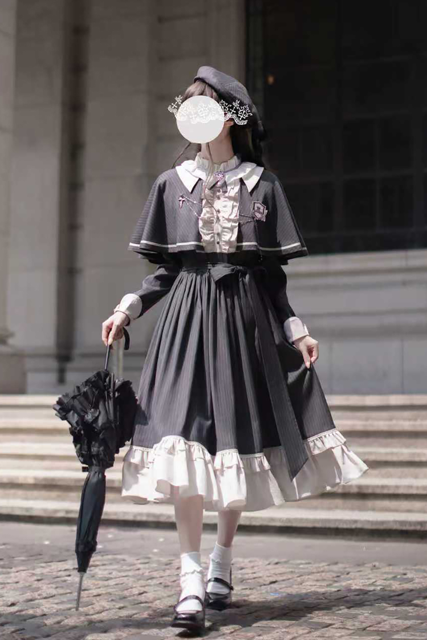 エレガントクラドレス+ケープ+蝶ネクタイ+ベレー帽+バッジ