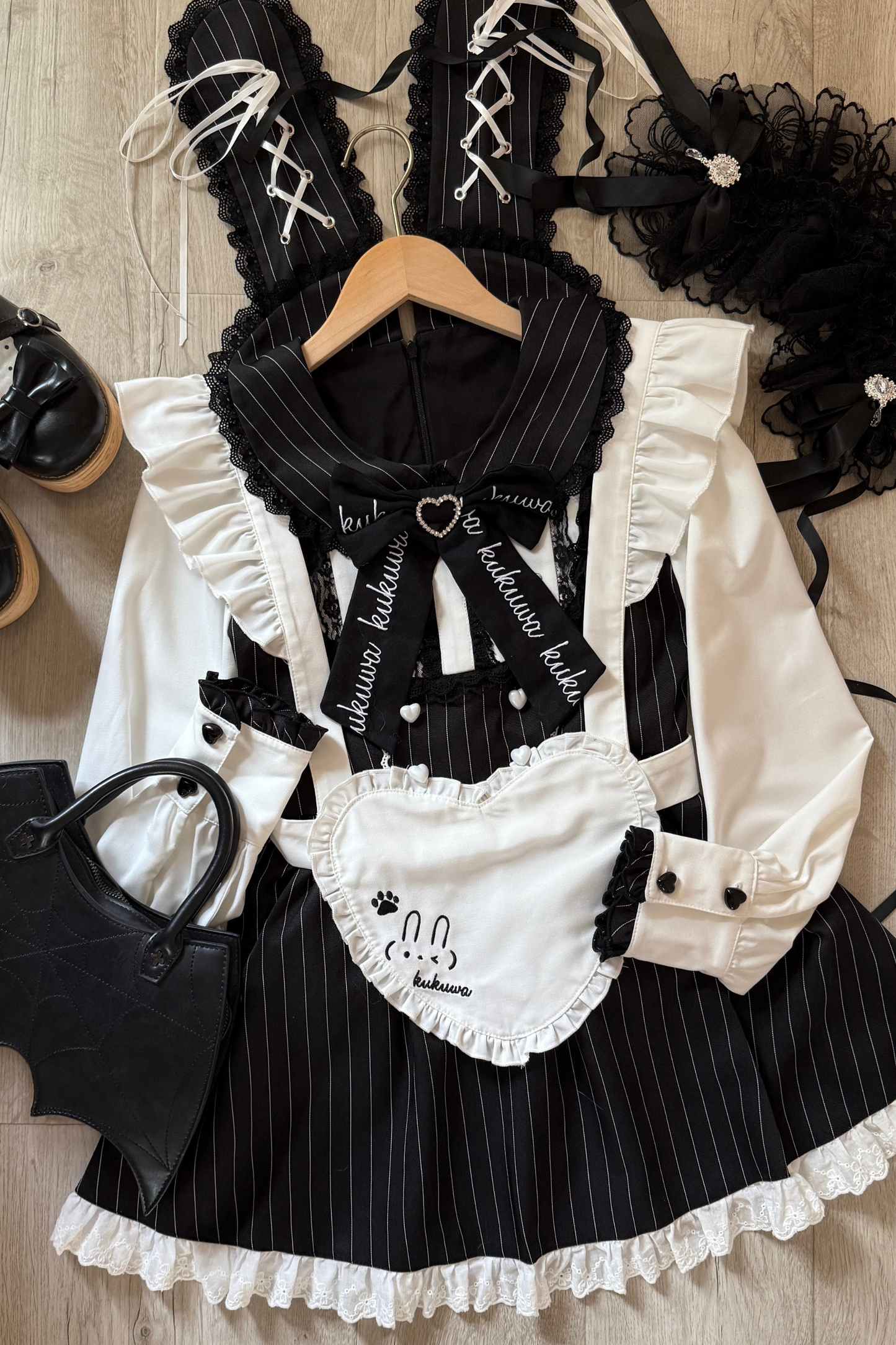 ダークエンジェルレースアップドレス+エプロン+セーター