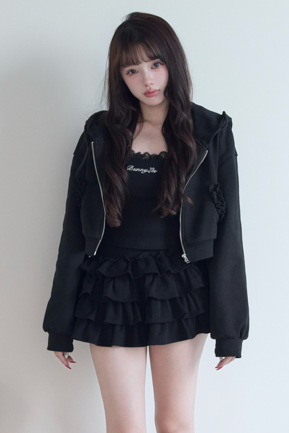 Hooded hoodie + camisole + ruffled skirt