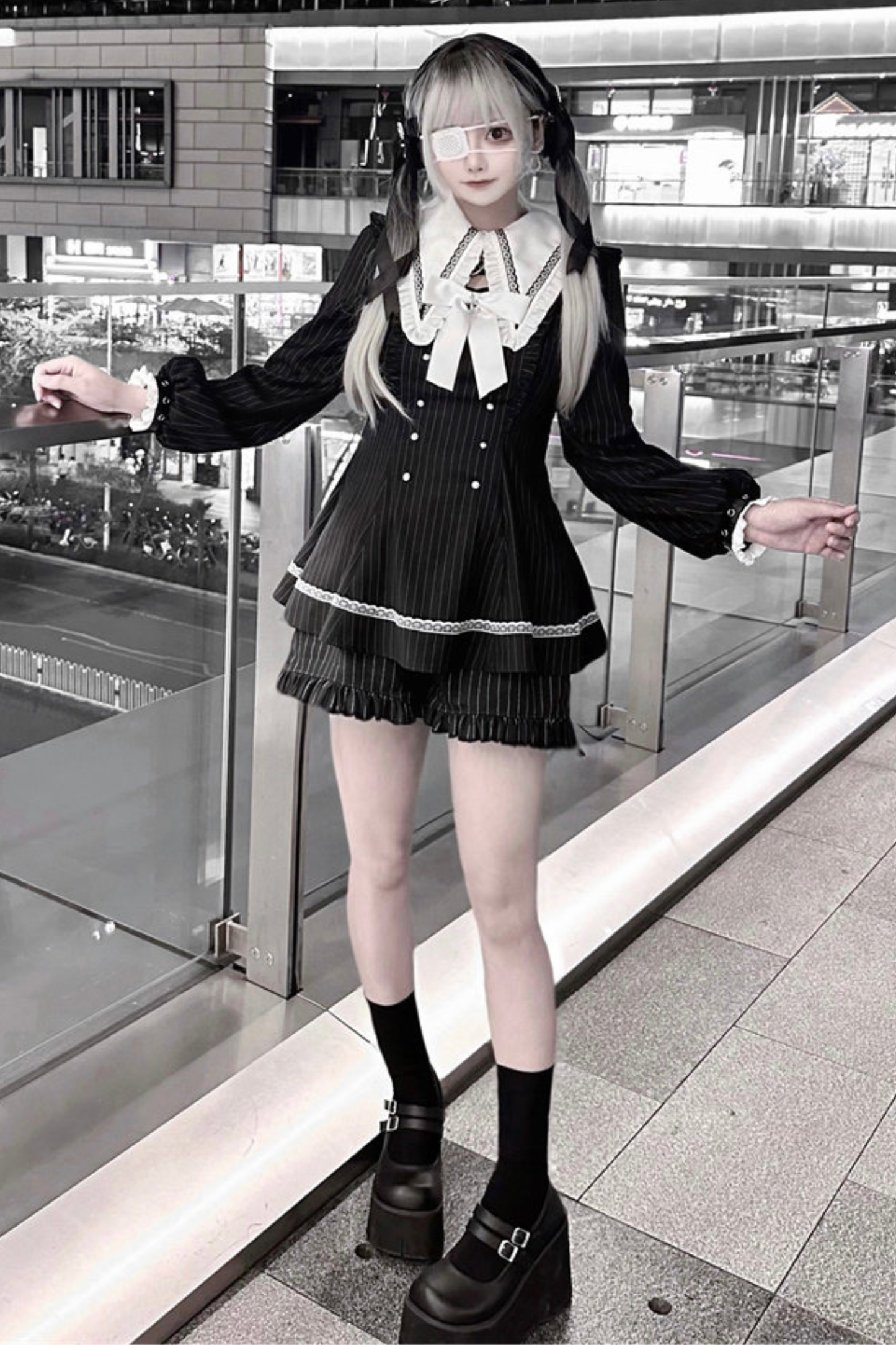 Gestreiftes Matrosenkleid + Kurze Hose